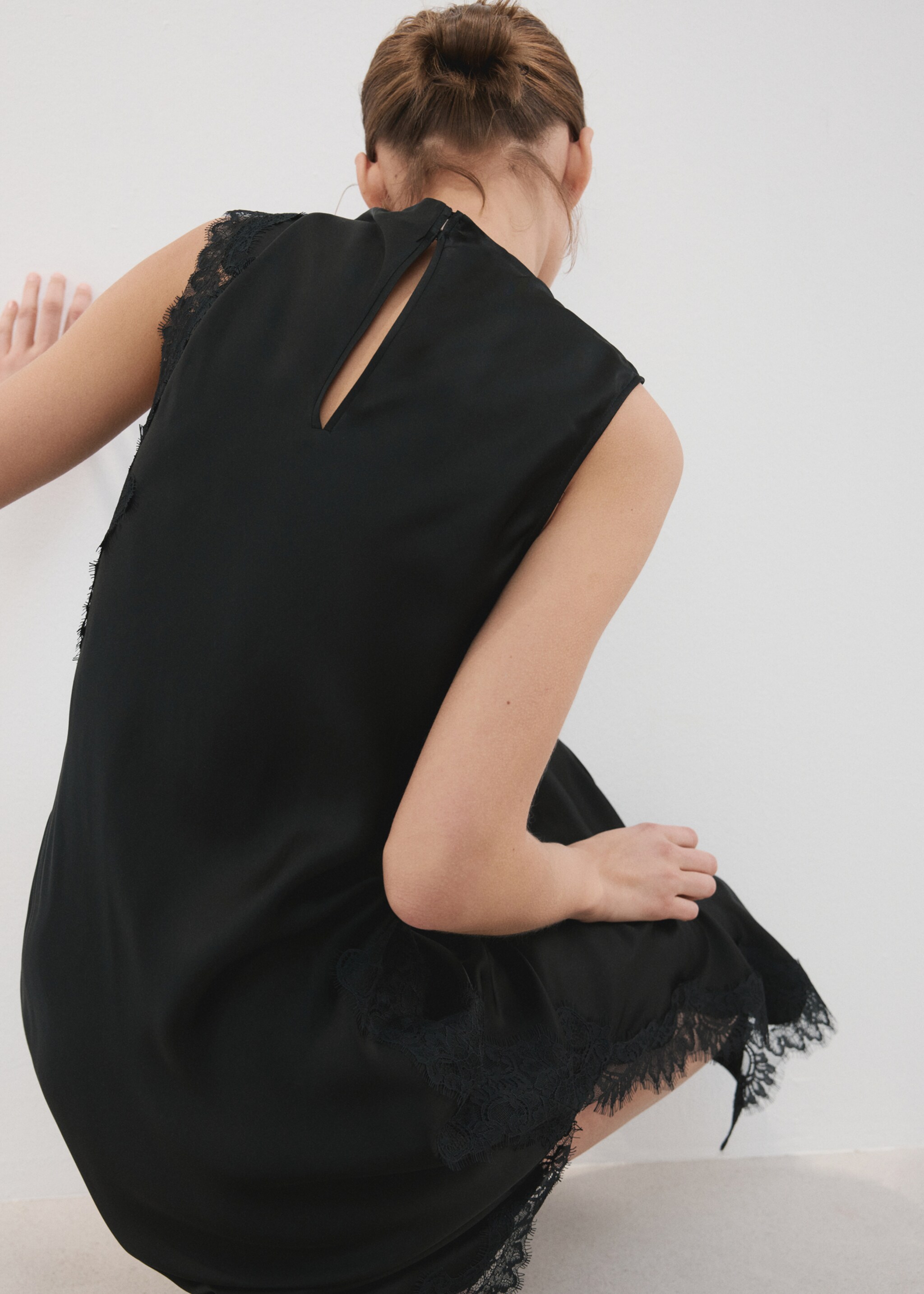 Vestido largo satinado detalles encaje - Detalle del artículo 6, Negro. Ref: 27005843-00.