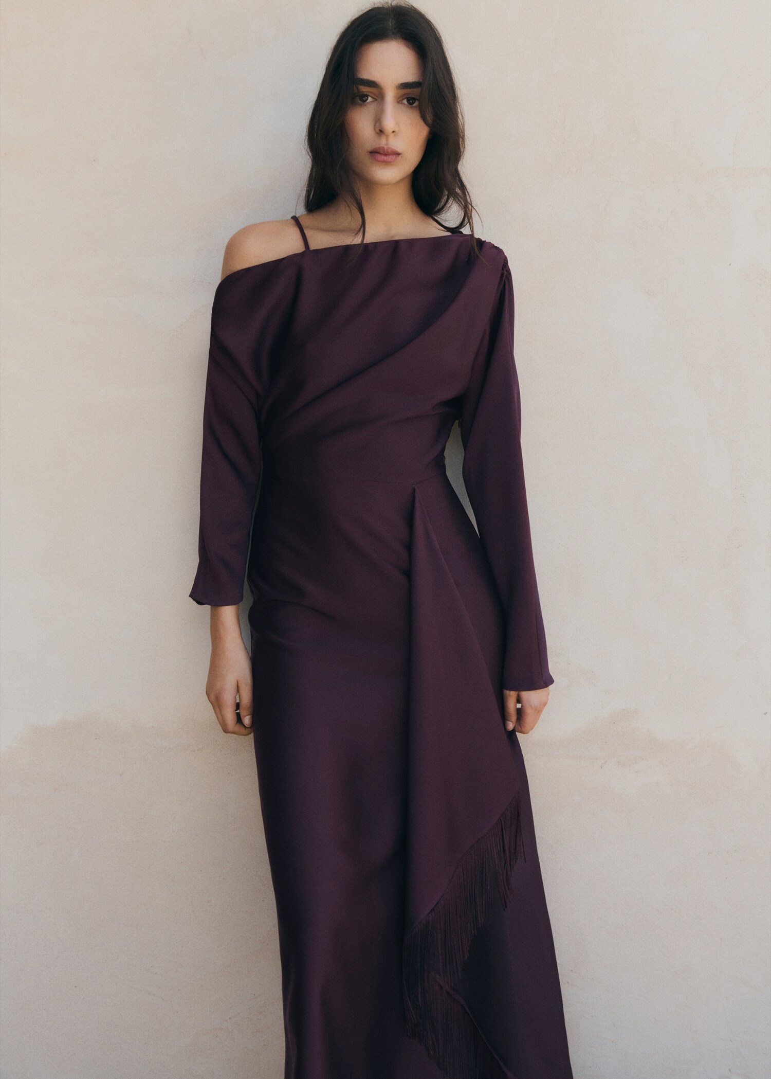 Asymmetrical satin dress with fringes - Medium plane