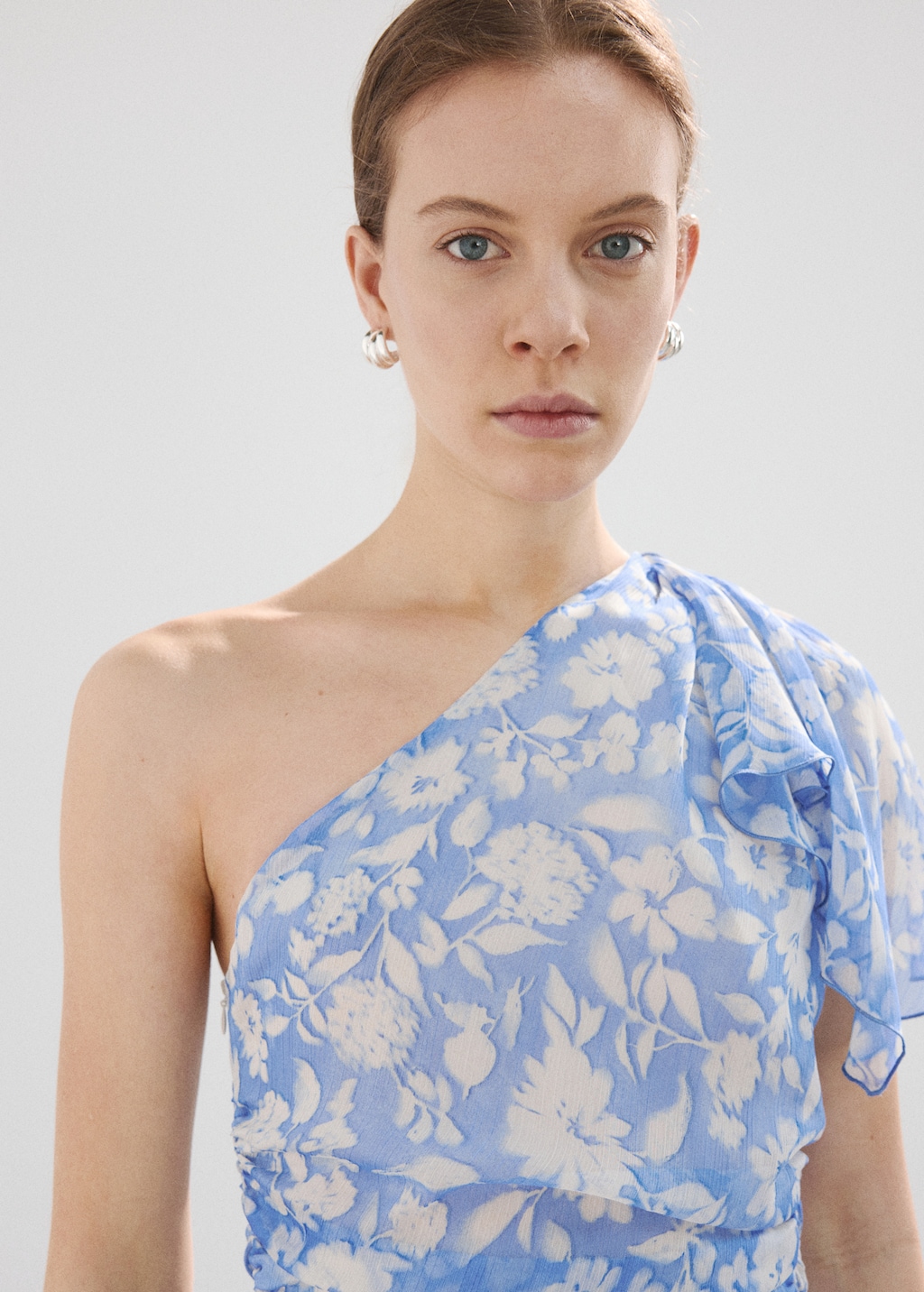 Floral dress with asymmetrical neckline - image 5
