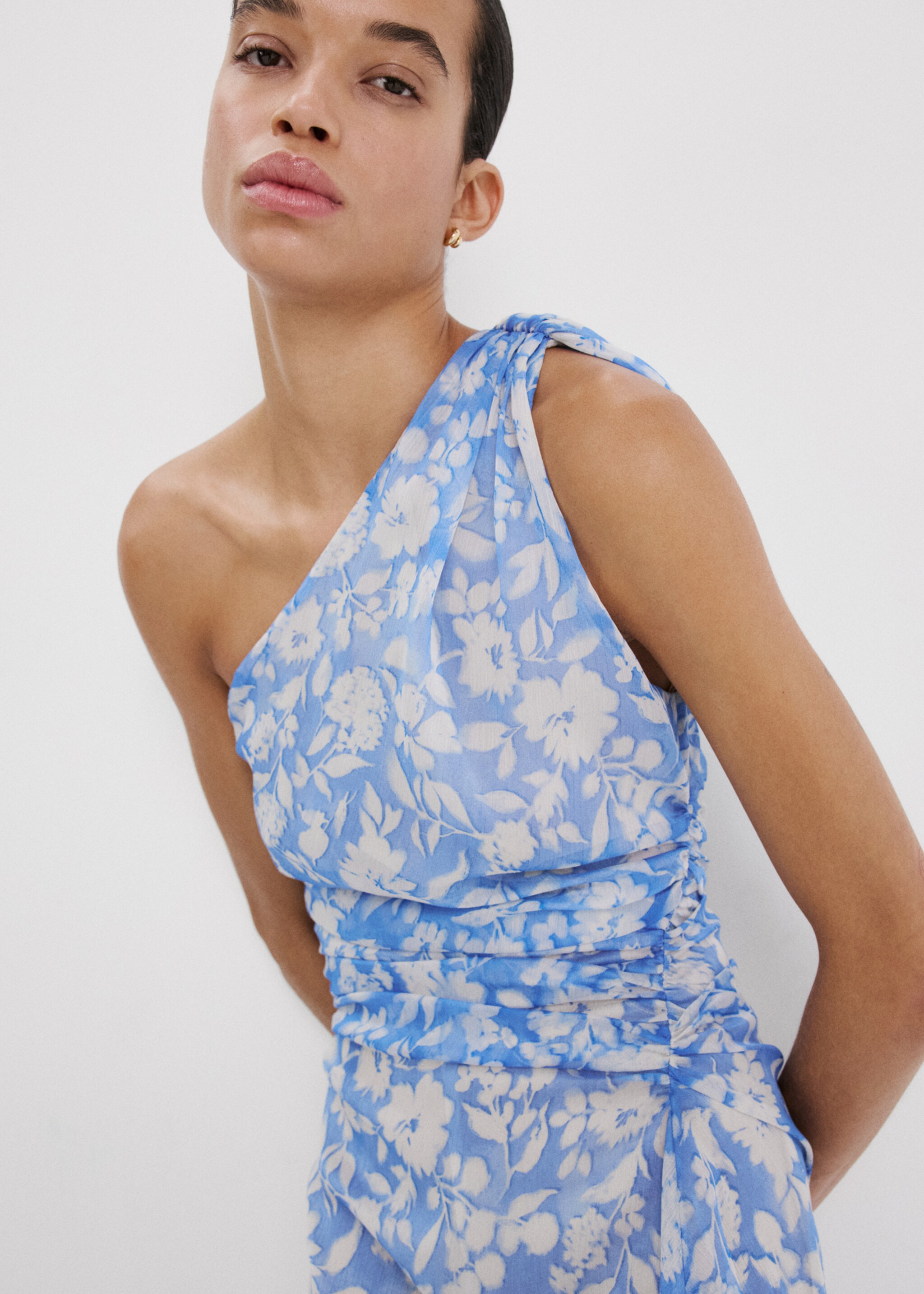 Floral dress with asymmetrical neckline - Details of the article 1, Blue. Ref: 27005852-00.