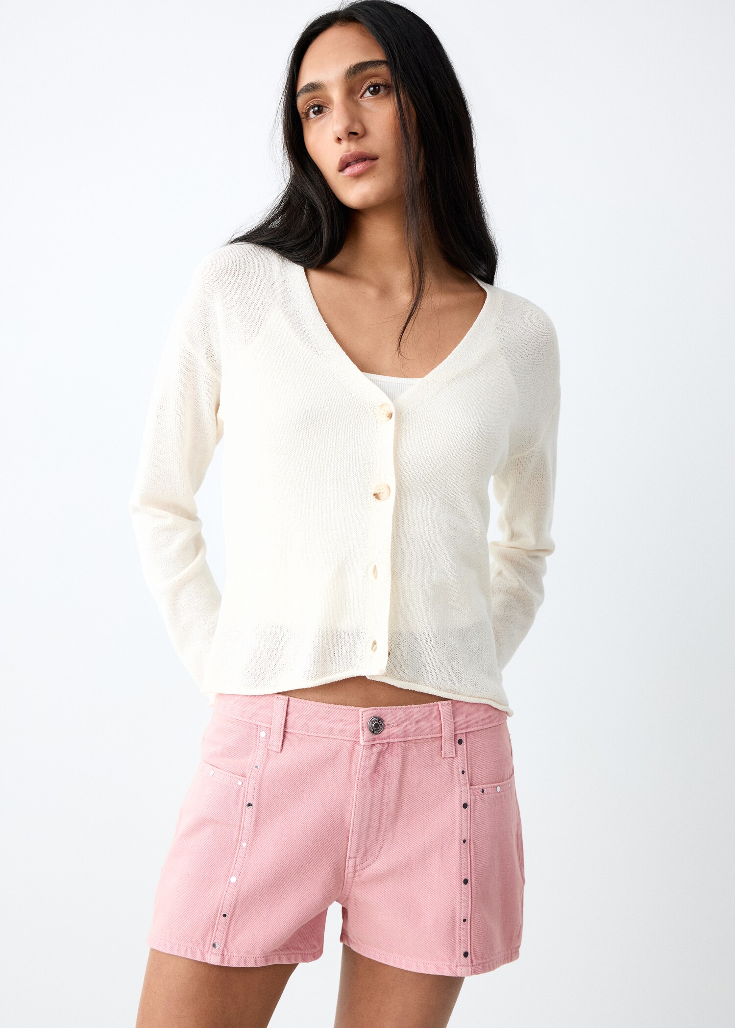 Shorts vaqueros tachas - Plano medio