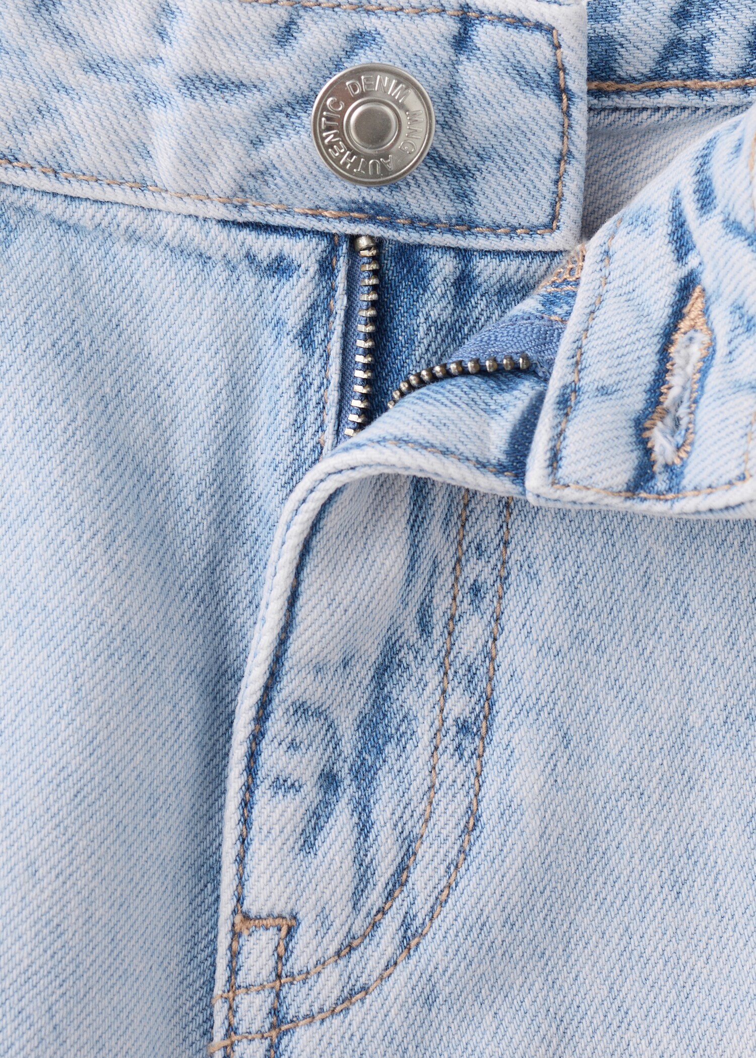 شورت دنيم بتفاصيل جانبية متباينة - تفاصيل المنتج 8