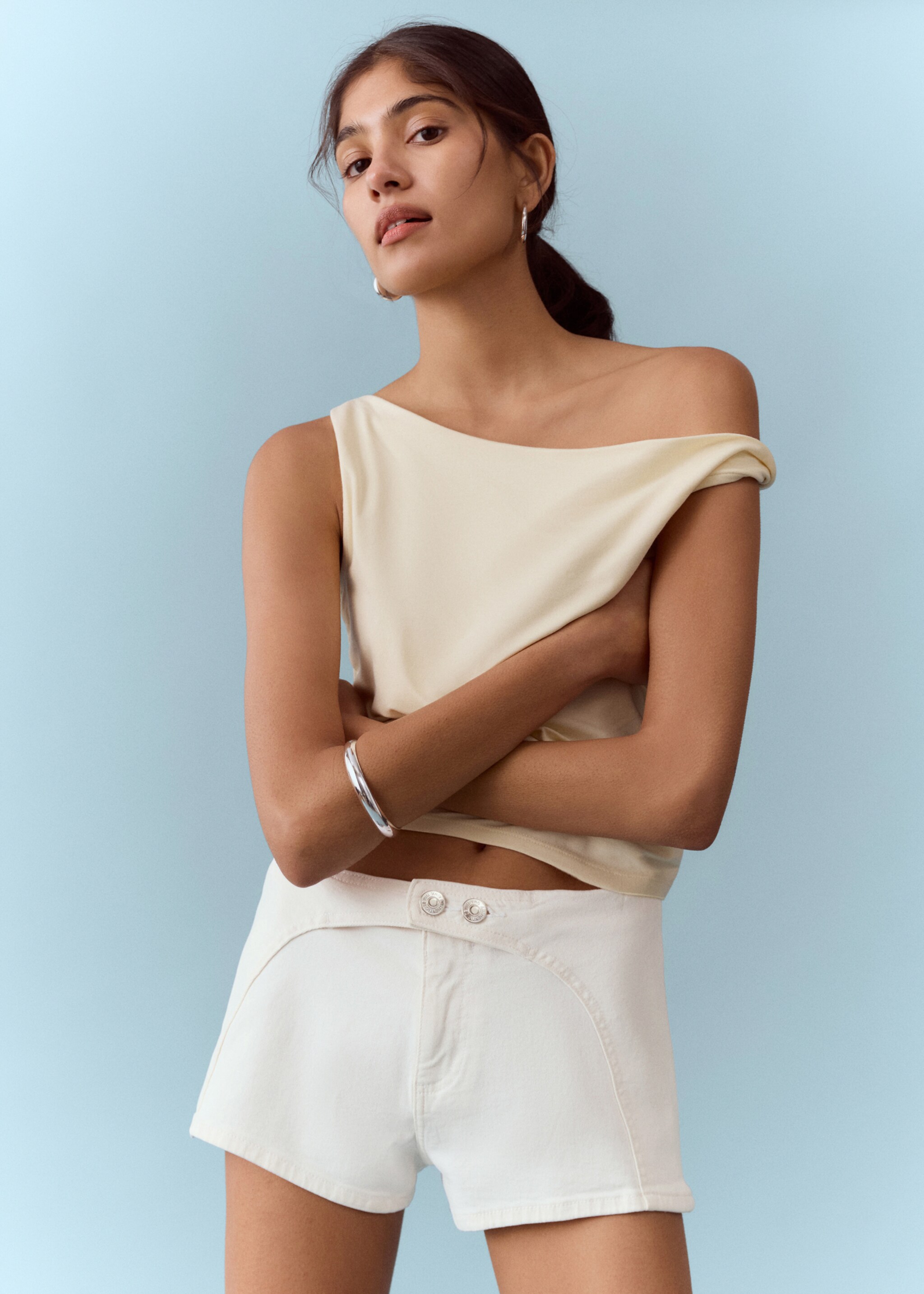 Mini shorts with stitching detail - Details of the article 4, Off White. Ref: 27005953-00.