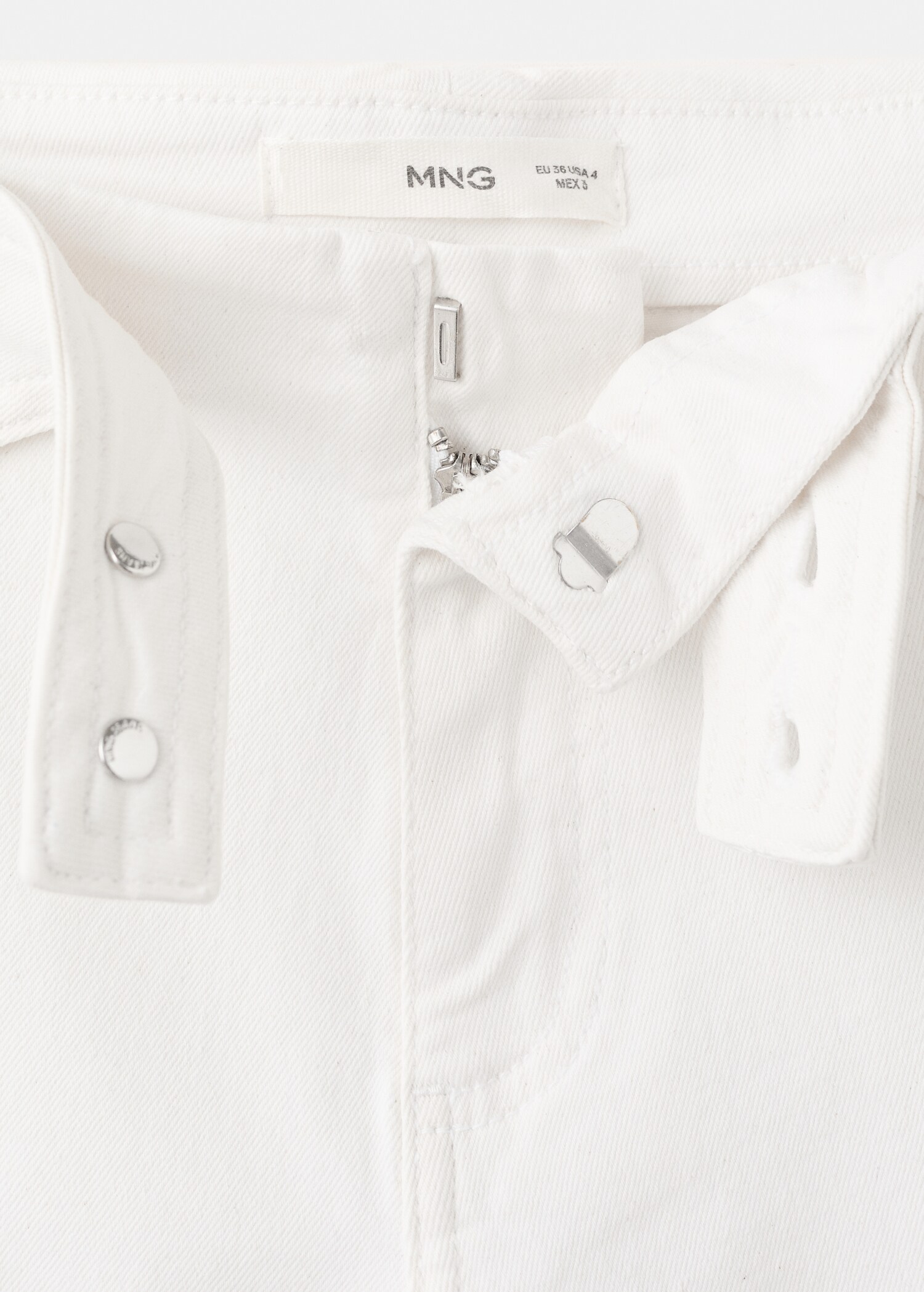 Denim shorts with stitching detail - تفاصيل المنتج 8