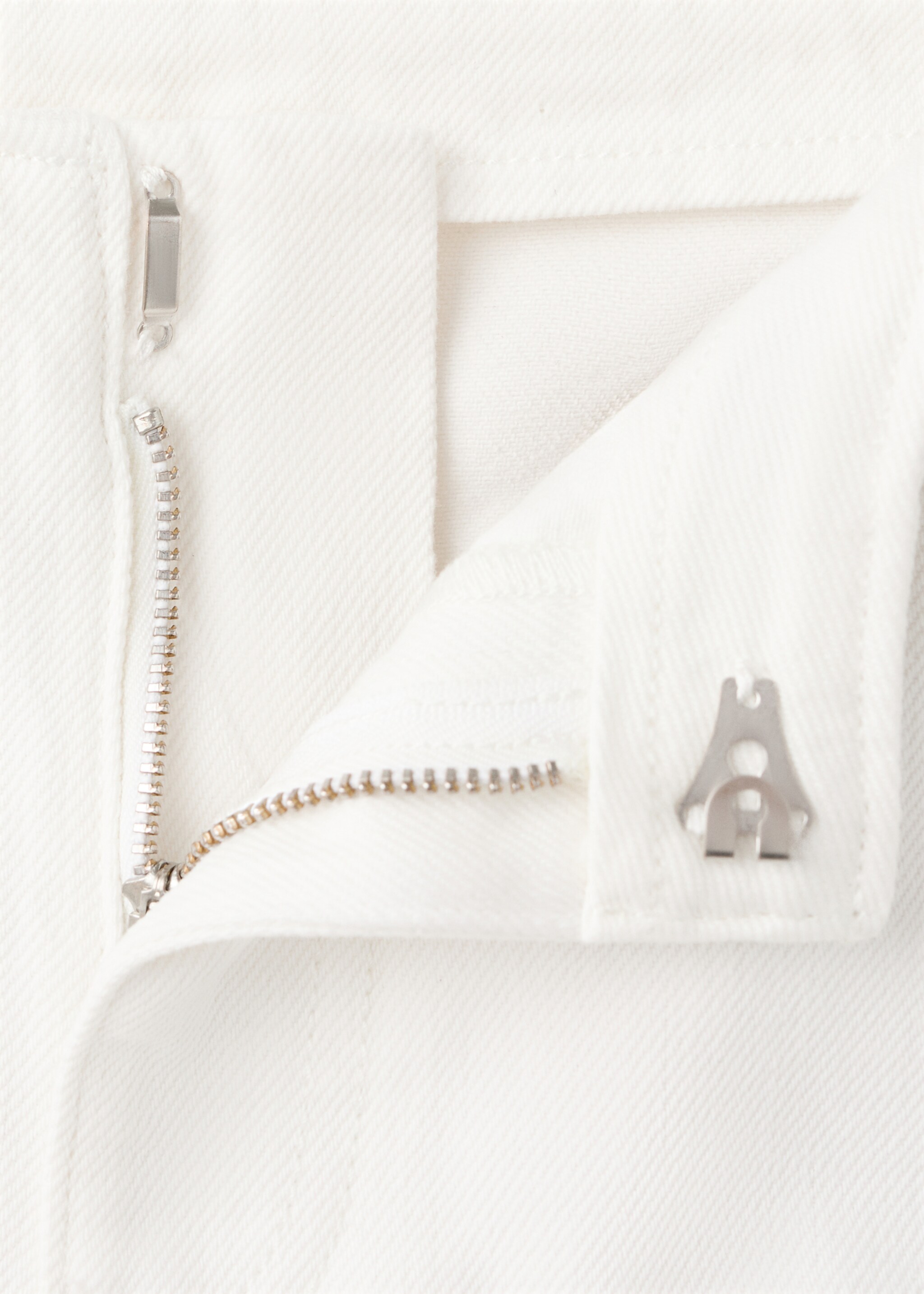 Shorts with bead detailing - Details of the article 0, Off White. Ref: 27005961-00.