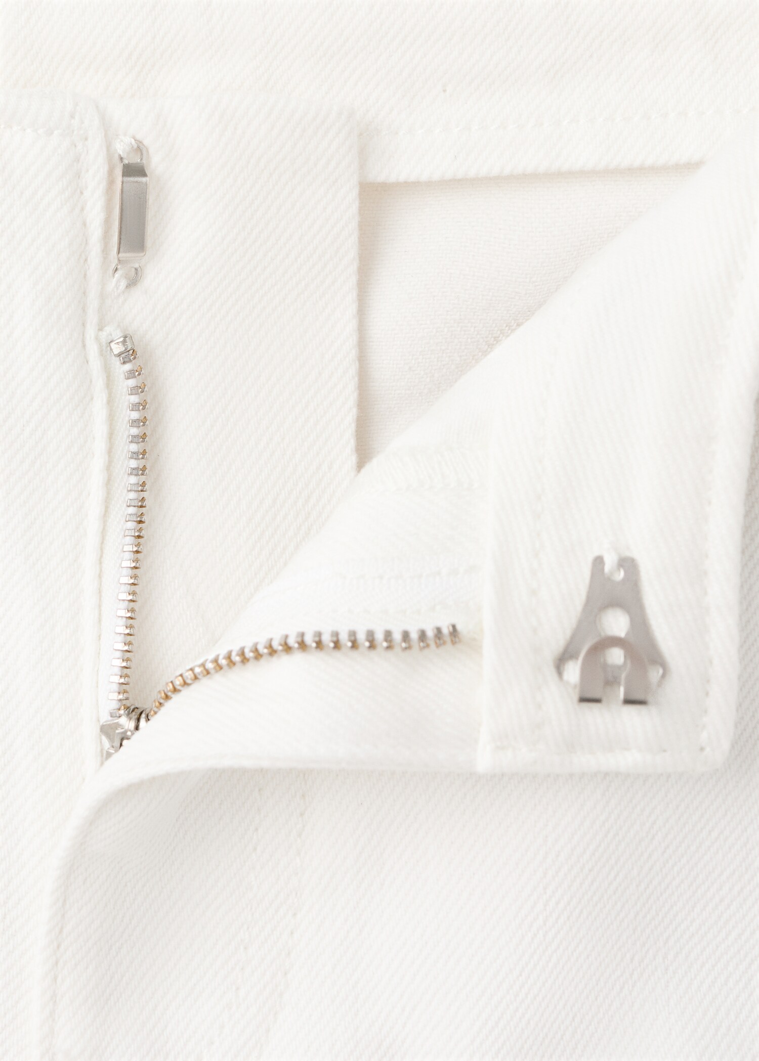 Shorts with bead detailing - Details of the article 0