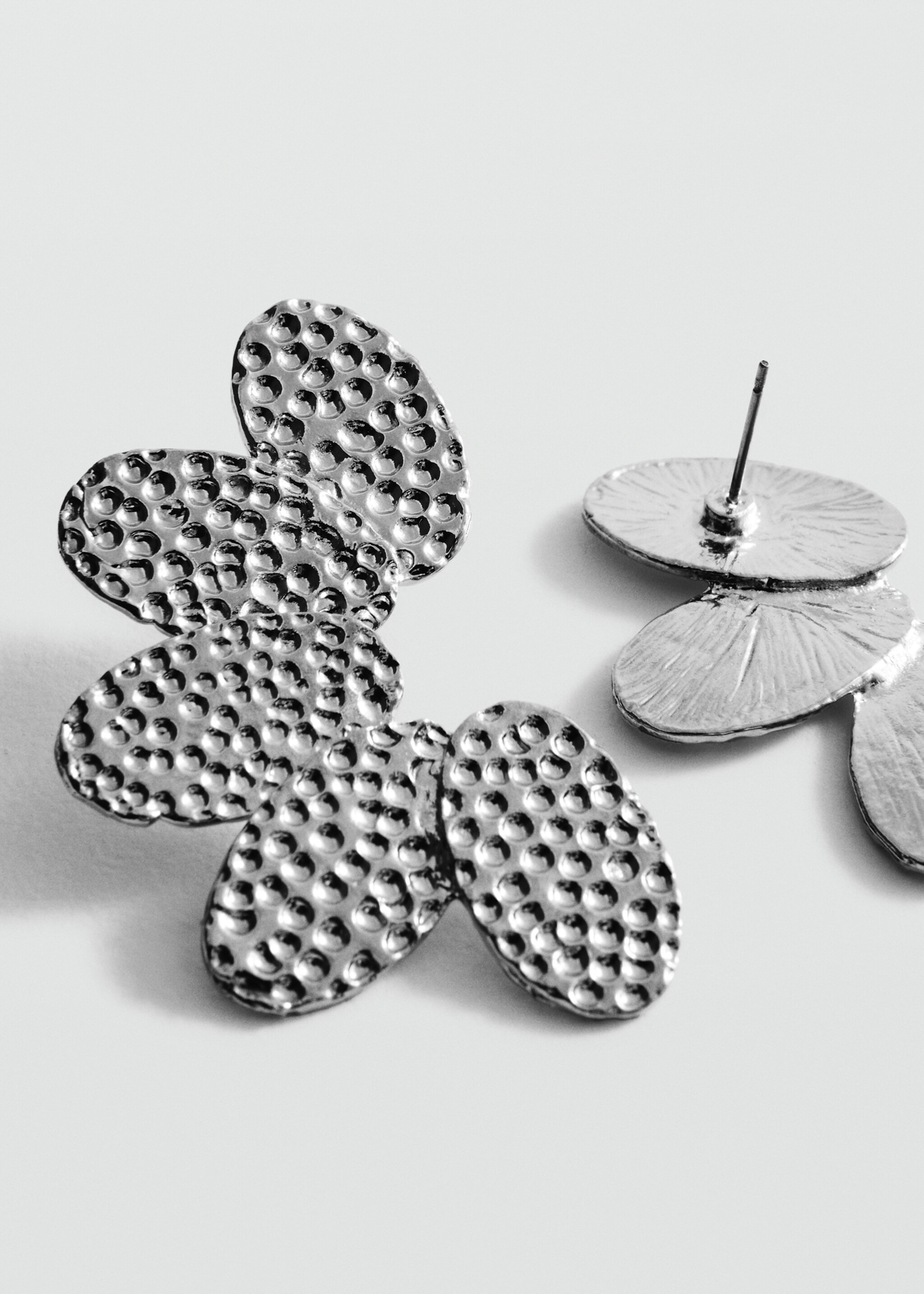 Flower-design earrings - Details of the article 1, Silver. Ref: 27005999-00.