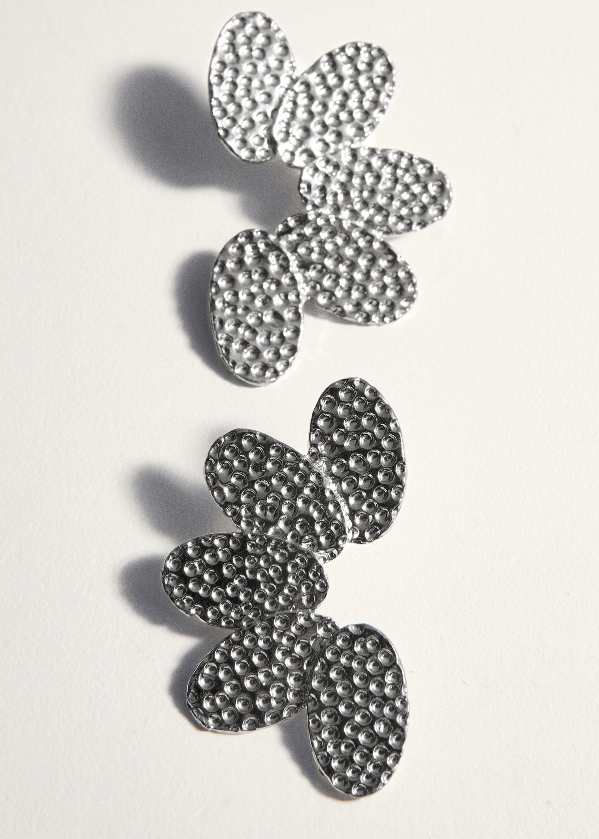 Flower-design earrings - Details of the article 5, Silver. Ref: 27005999-00.