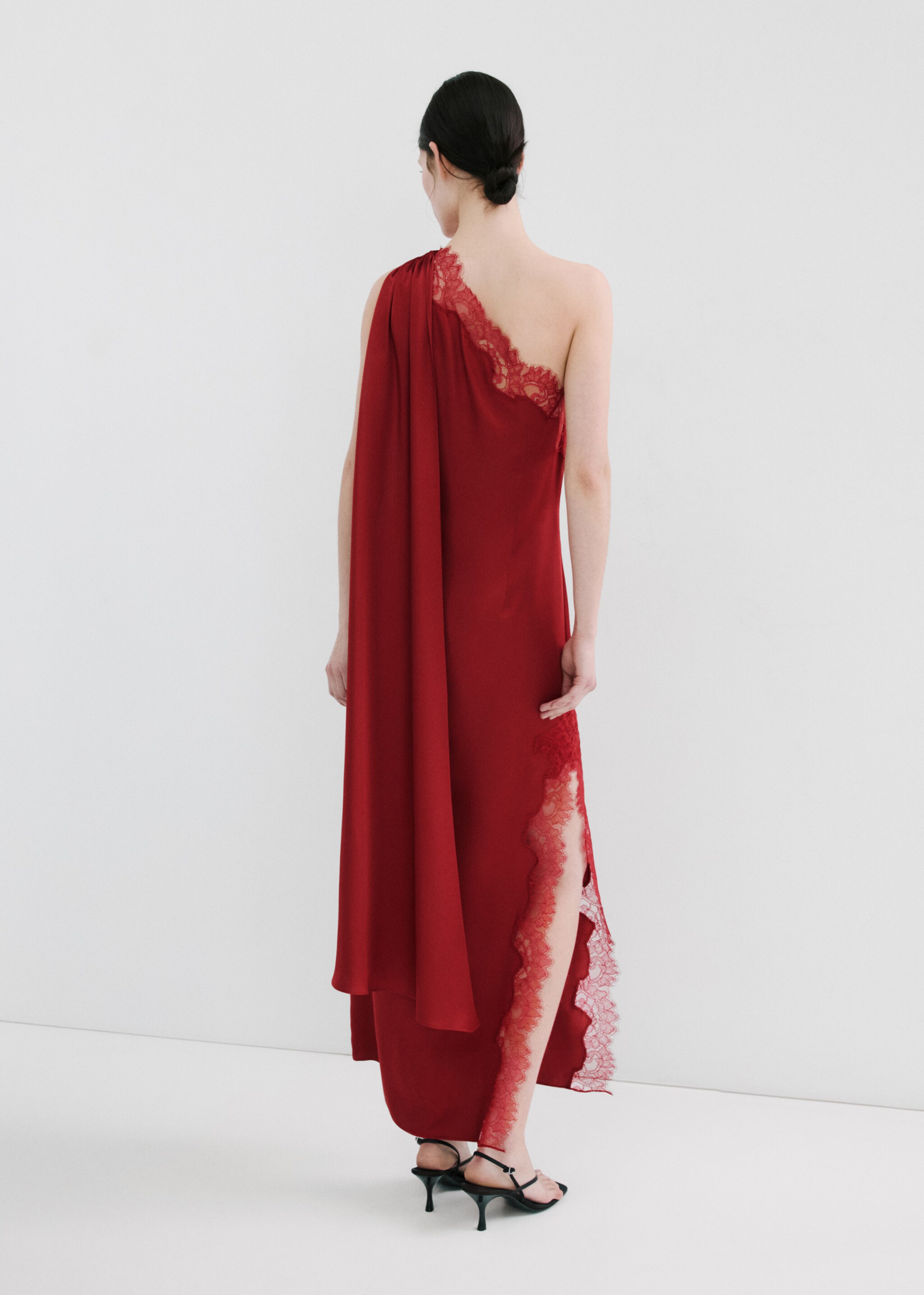 Asymmetrical dress with scarf - Reverse of the article, Red. Ref: 27006363-00.