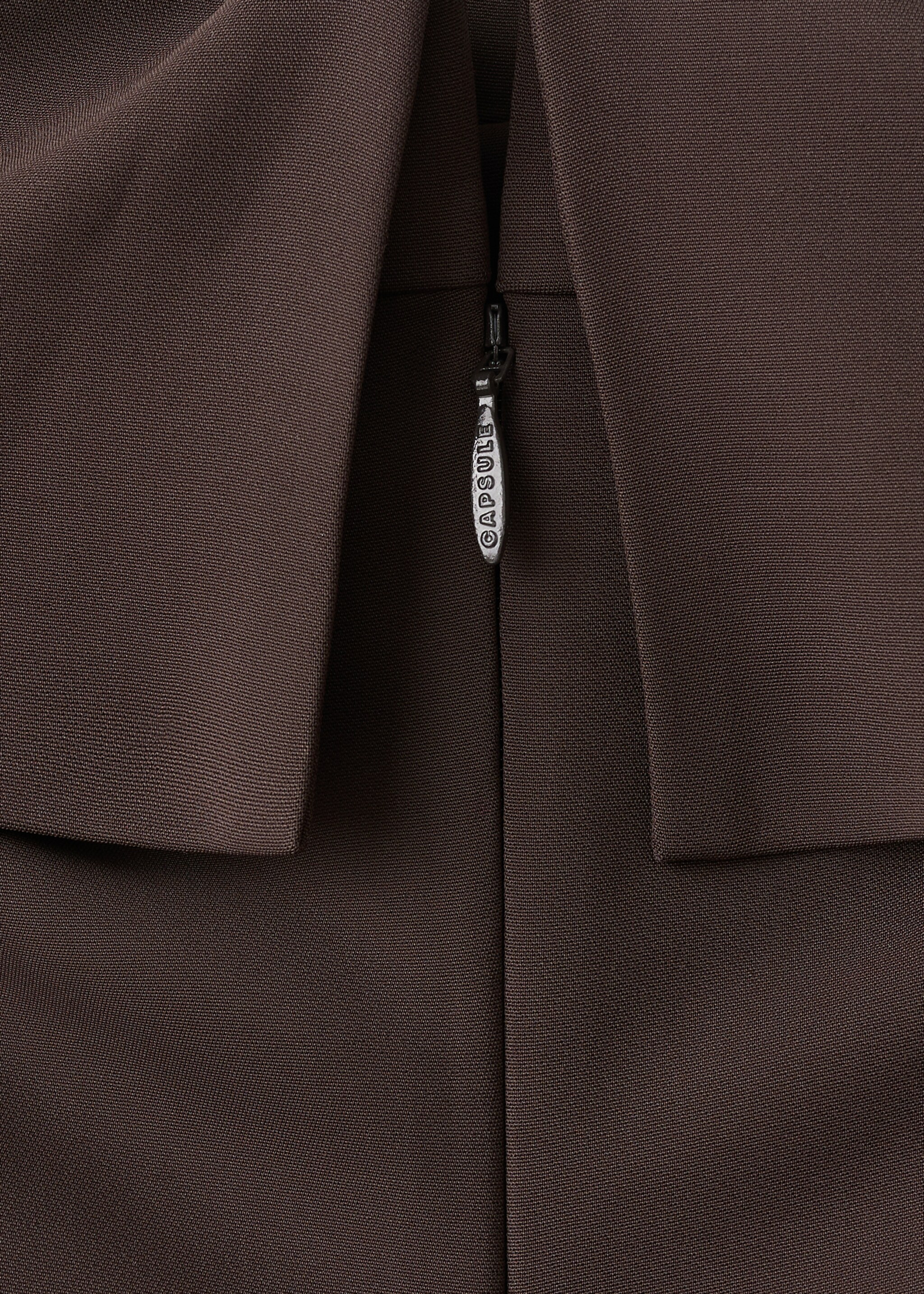 Off-the-shoulder dress with slit detail - Details of the article 8, Brown. Ref: 27006368-00.