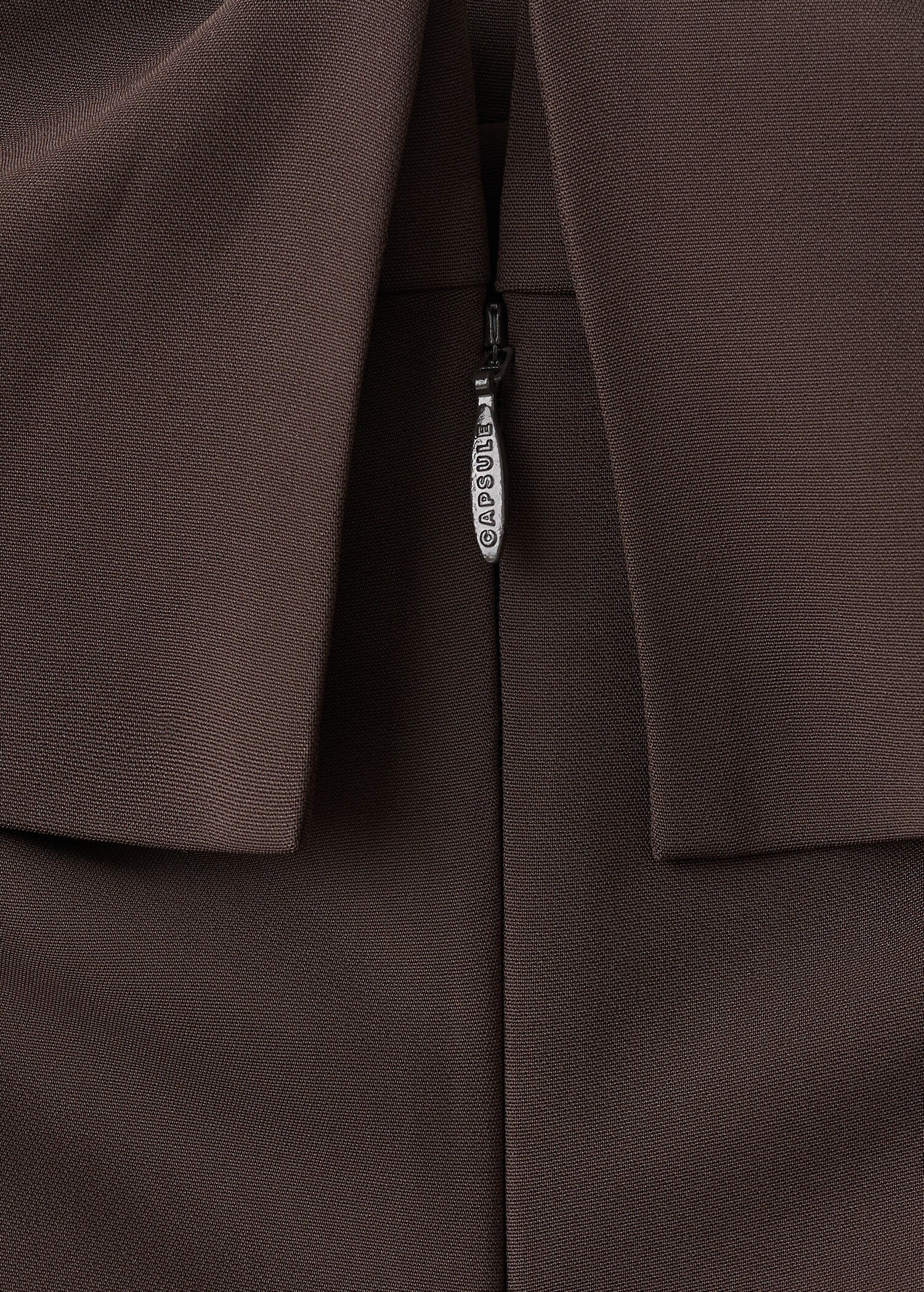 Off-the-shoulder dress with slit detail - Details of the article 8