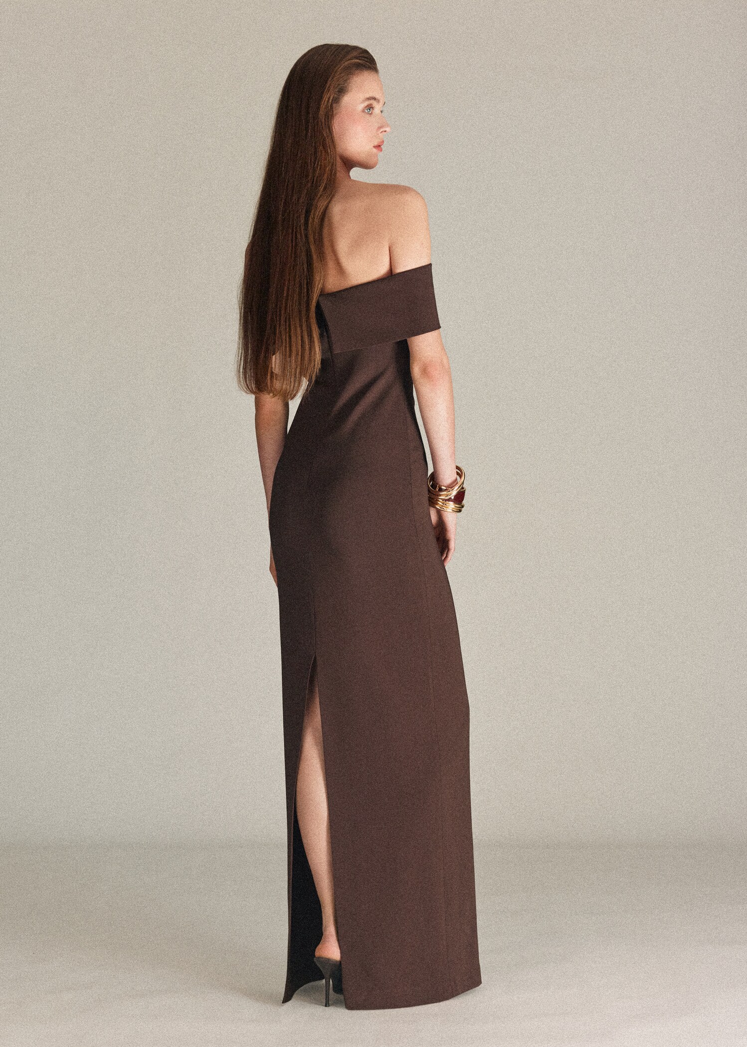 Off-the-shoulder dress with slit detail - Reverse of the article