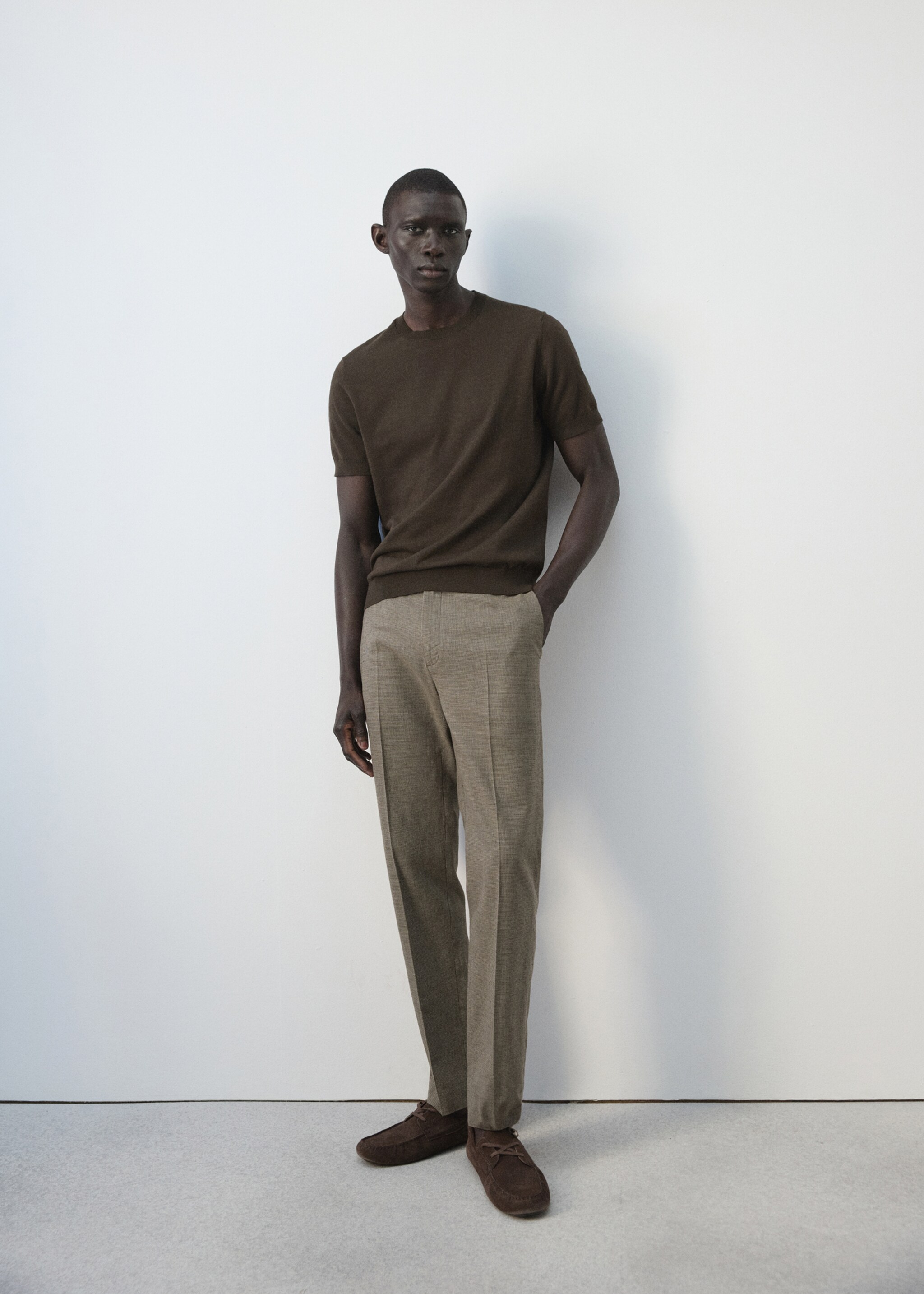 Regular fit houndstooth linen blend trousers - Details of the article 4, Brown. Ref: 27006713-00.