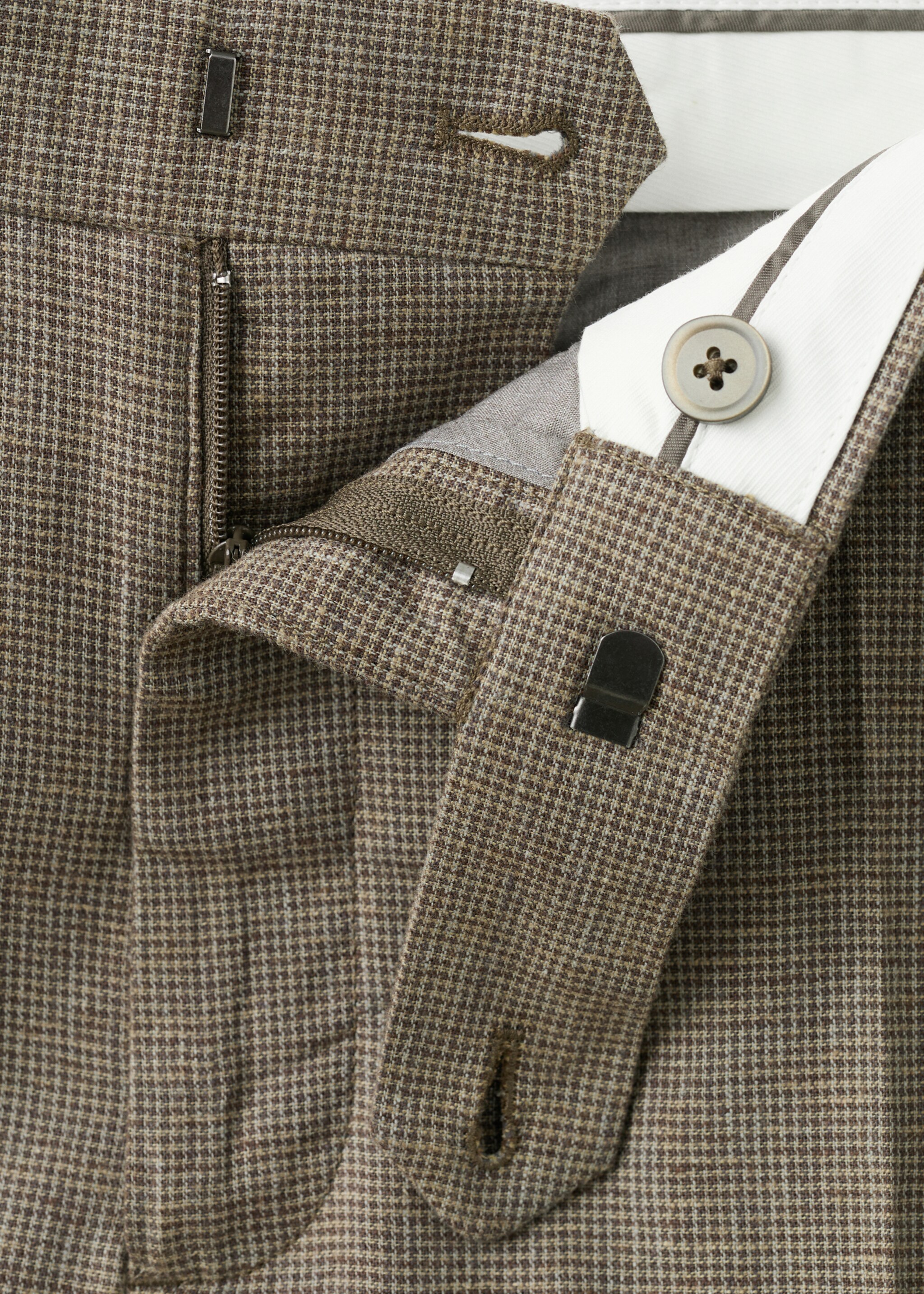 Regular fit houndstooth linen blend trousers - Details of the article 8, Brown. Ref: 27006713-00.
