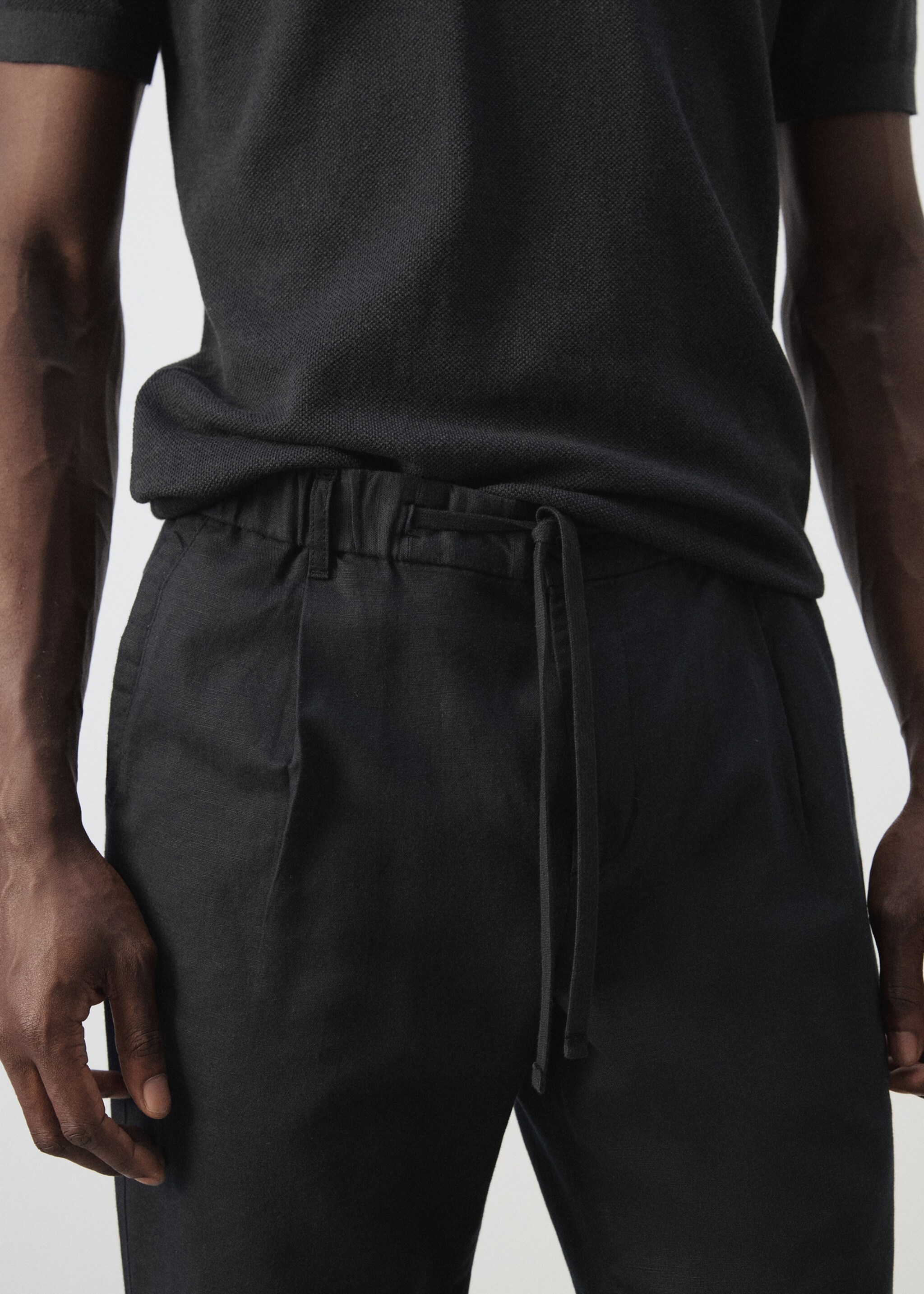 بنطلون كتان قطن بقصة ضيقة وقصيرة - تفاصيل المنتج 1, أسود. Ref: 27006714-00.