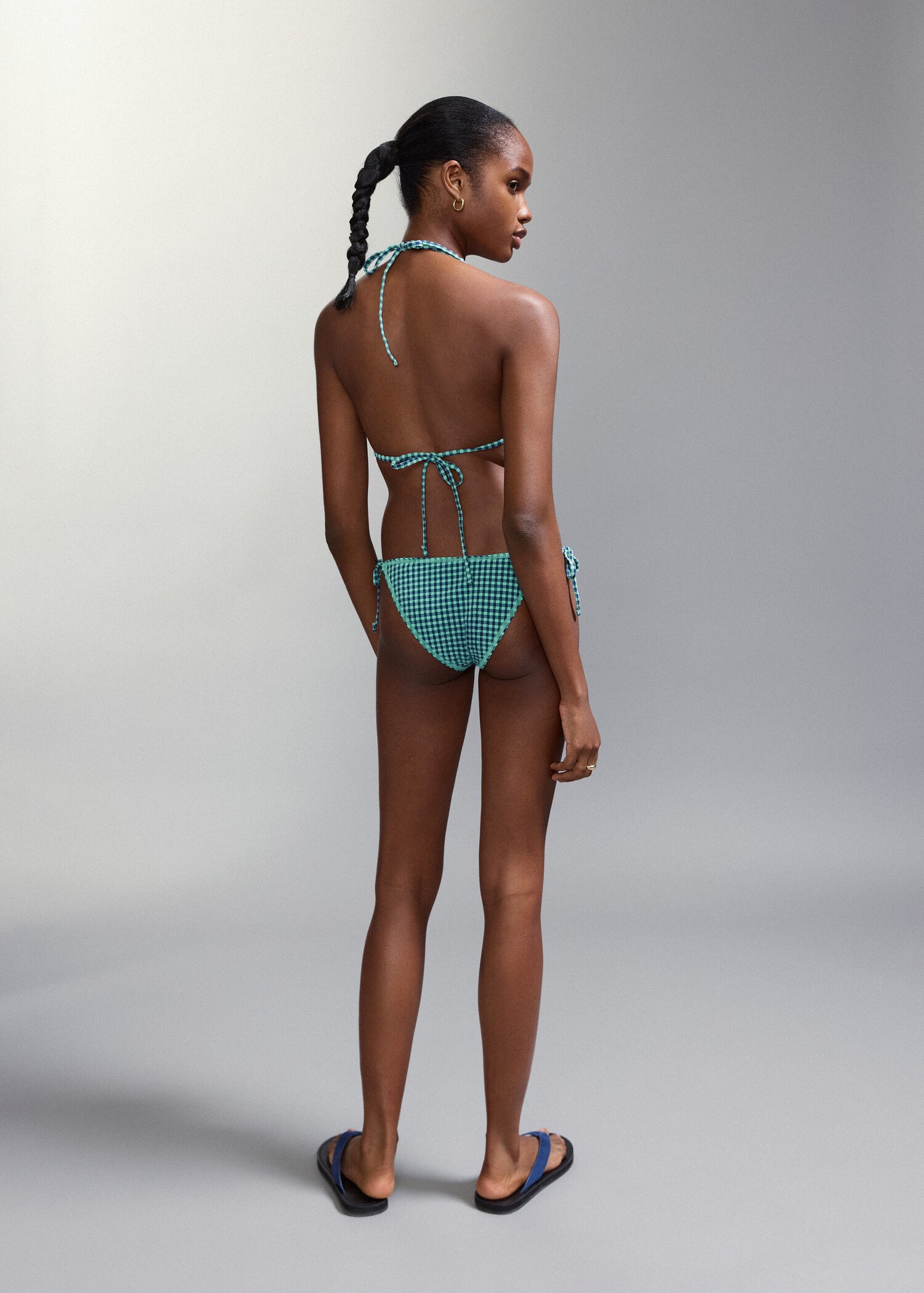 Bikini bea - Reverse of the article