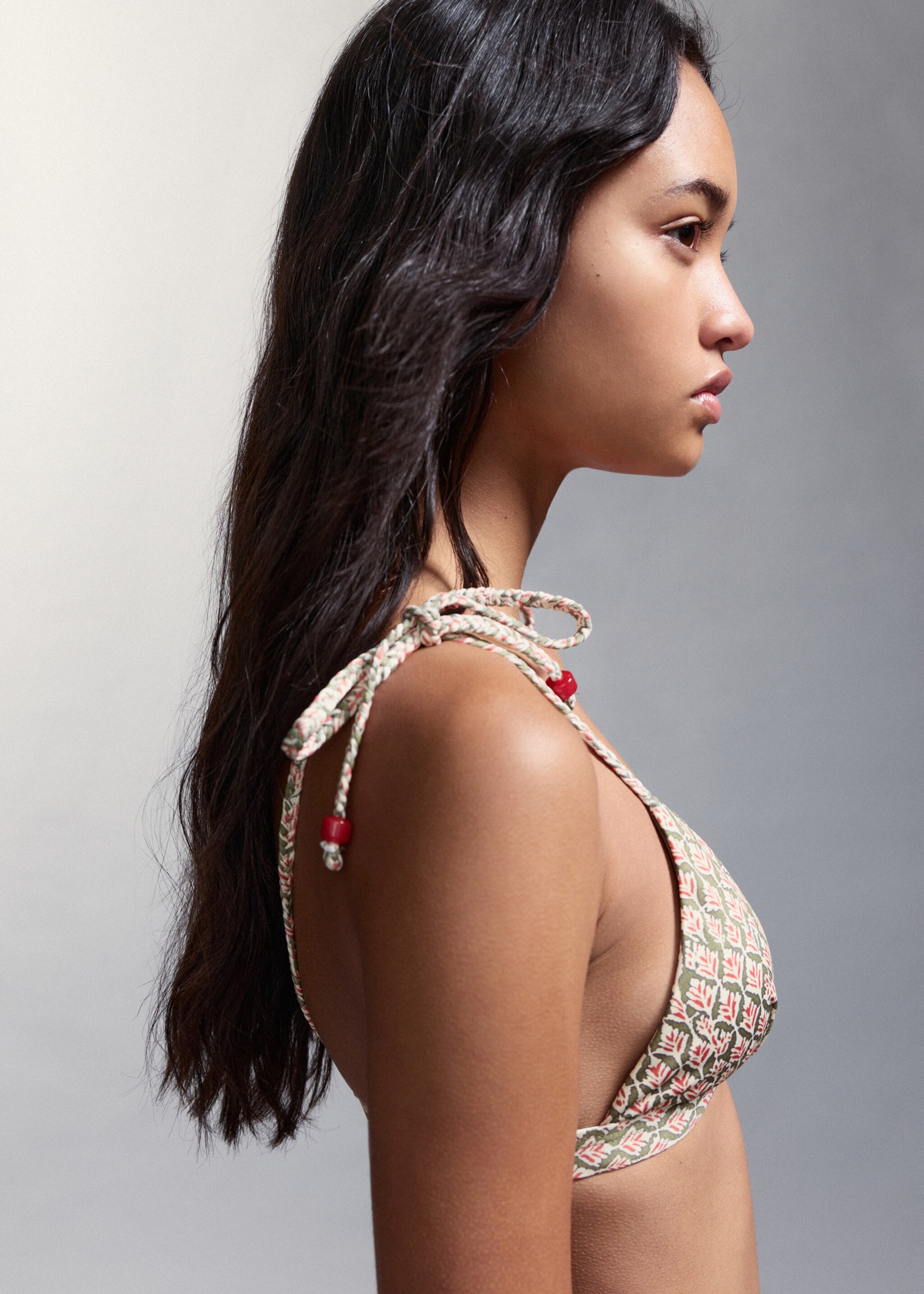 Biquíni estampado com cuequinha clássica - Pormenor do artigo 6, Caqui. Ref: 27006722-00.