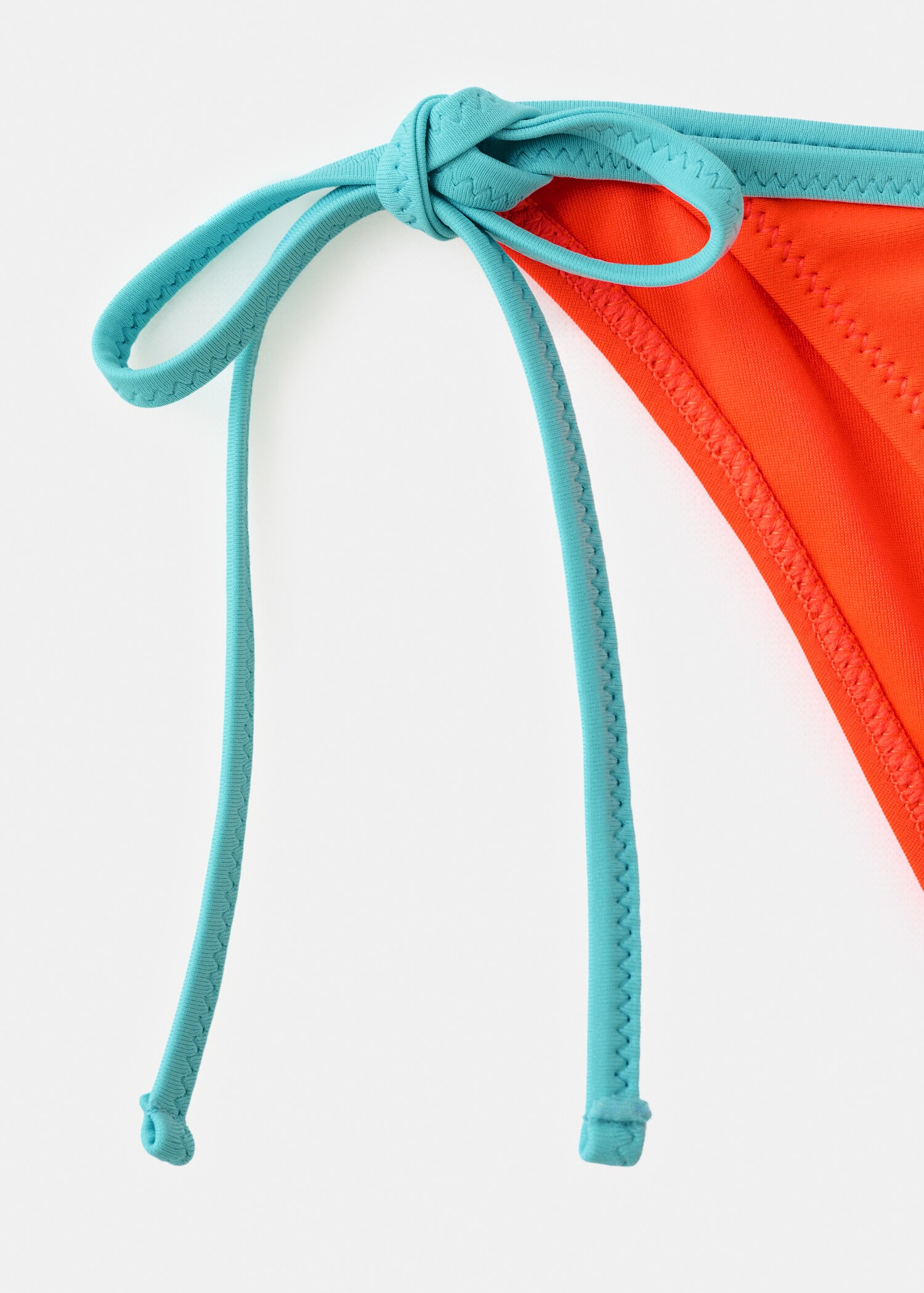 Bandeau bikini with mid-rise briefs - Details of the article 8