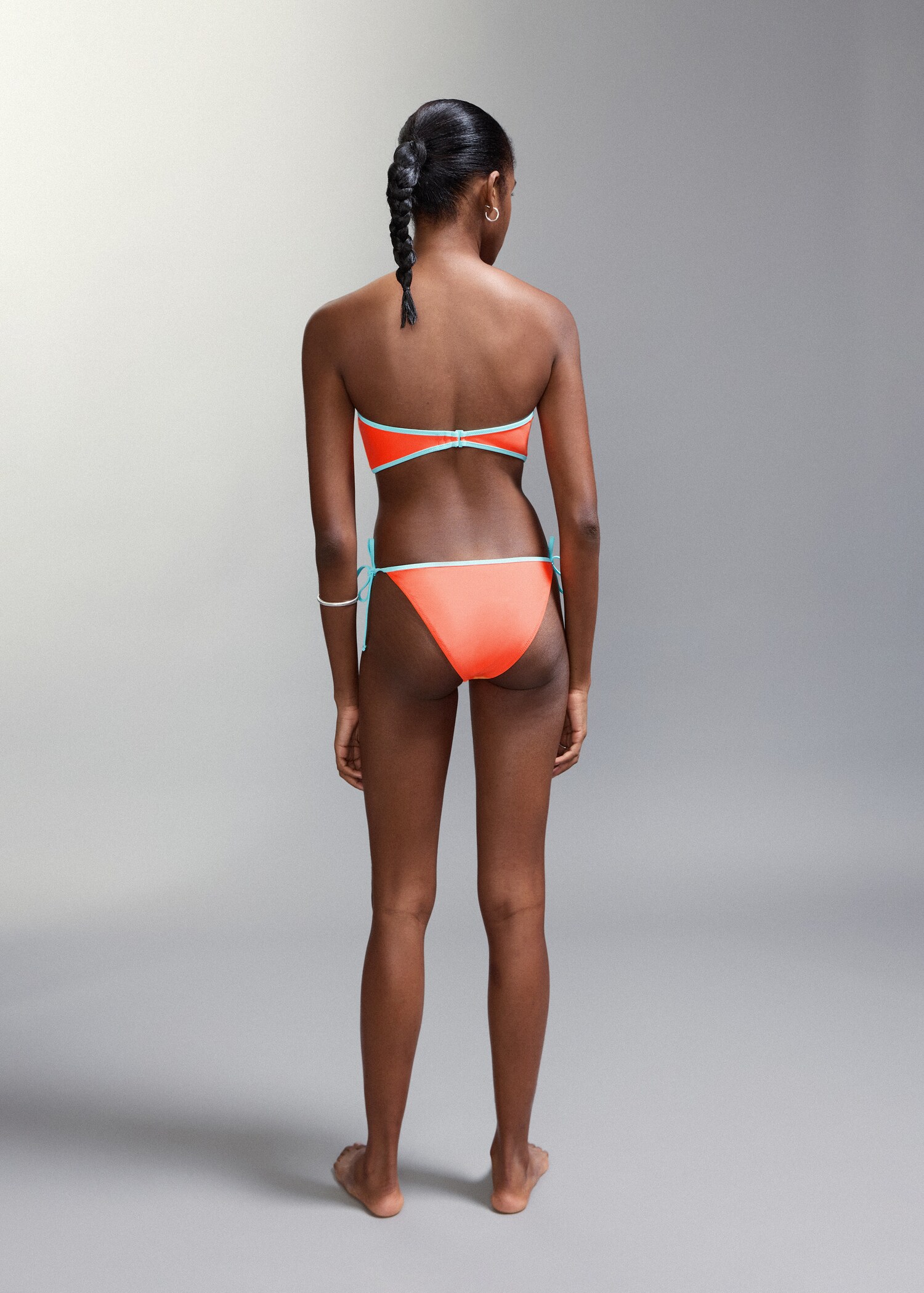 Bandeau bikini with mid-rise briefs - Reverse of the article