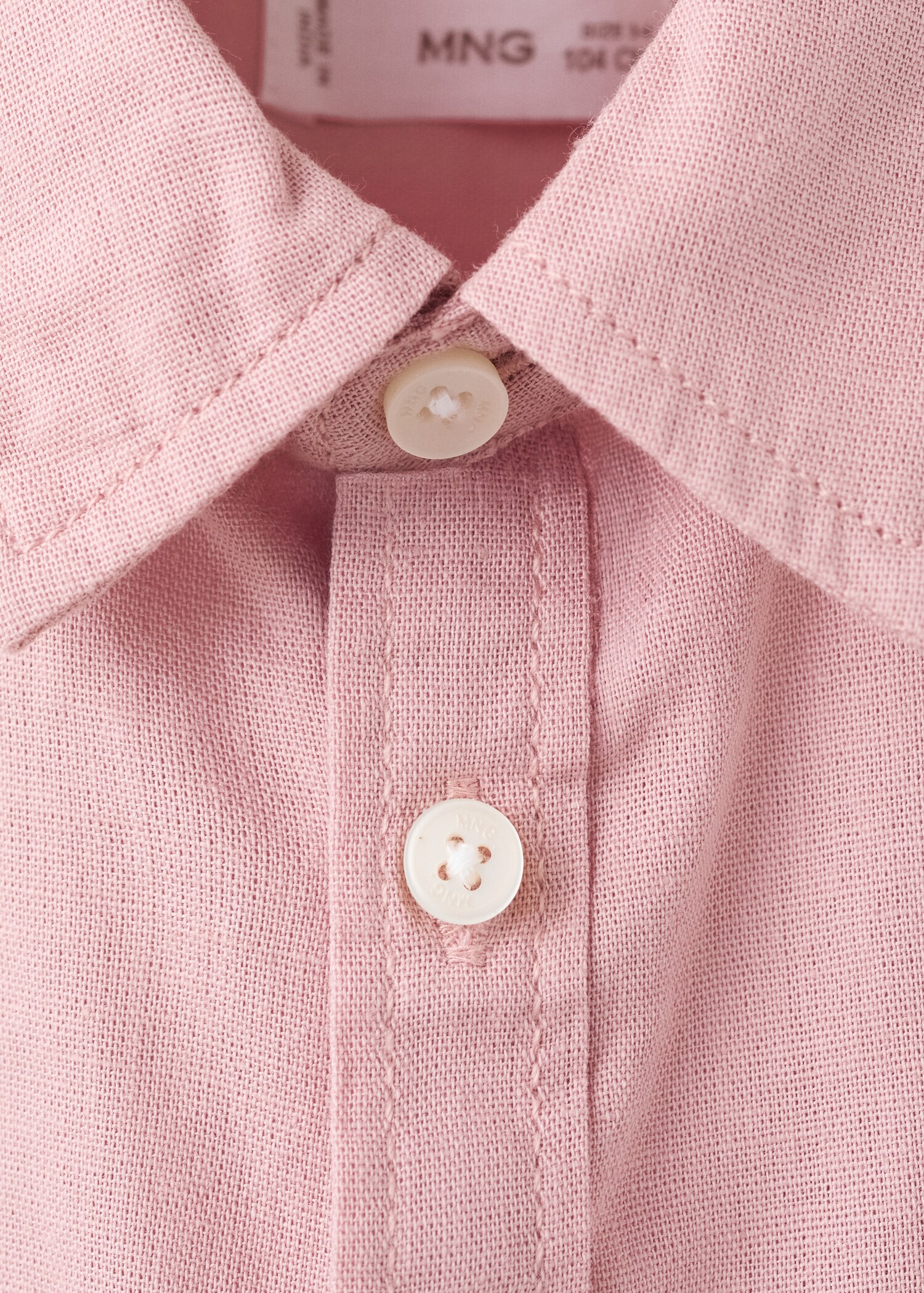 Buttoned shirt - Details of the article 8