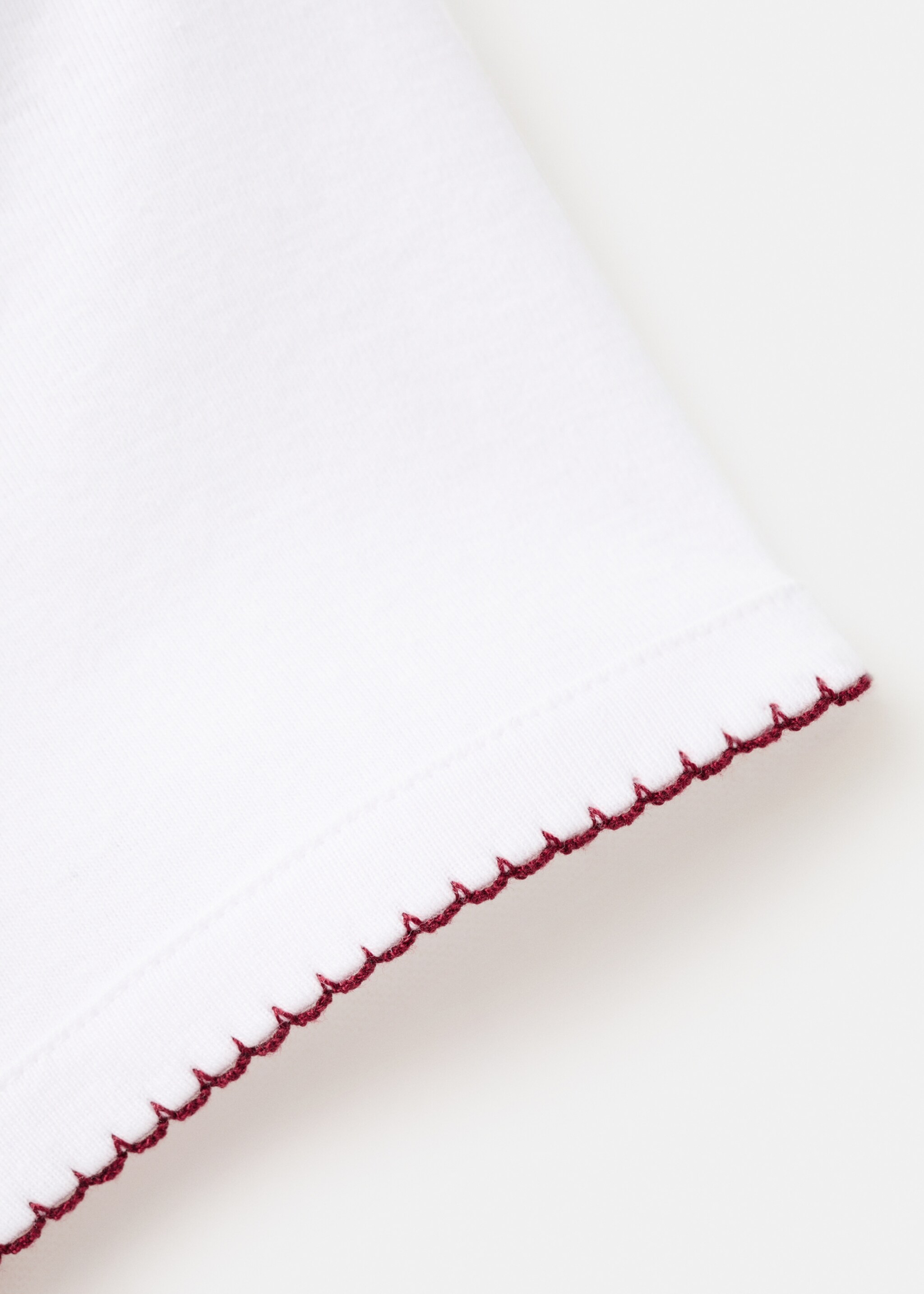 T-Shirt mit Stickereien - Detail des Artikels 0, Cremeweiß. Ref: 27006746-00.