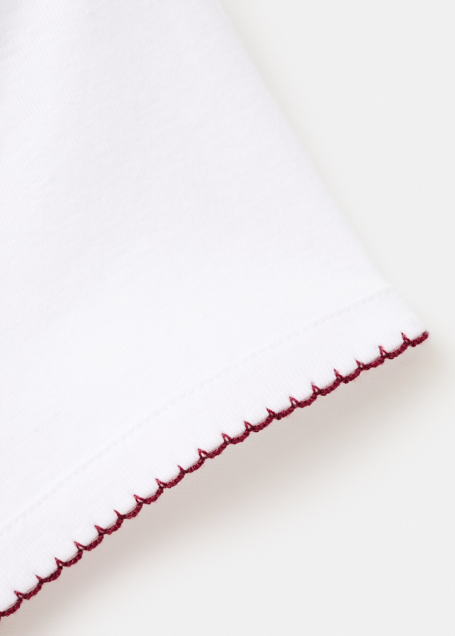 T-Shirt mit Stickereien - Detail des Artikels 0