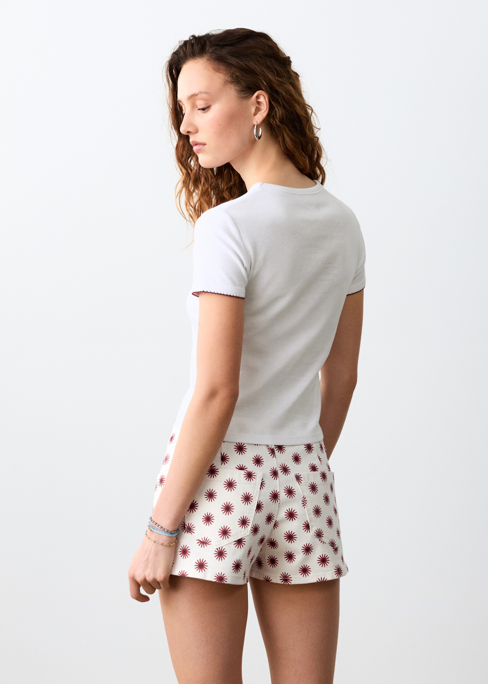 تي شيرت بثنايا مطرزة - الجهة الخلفية للمنتج, سكري. Ref: 27006746-00.