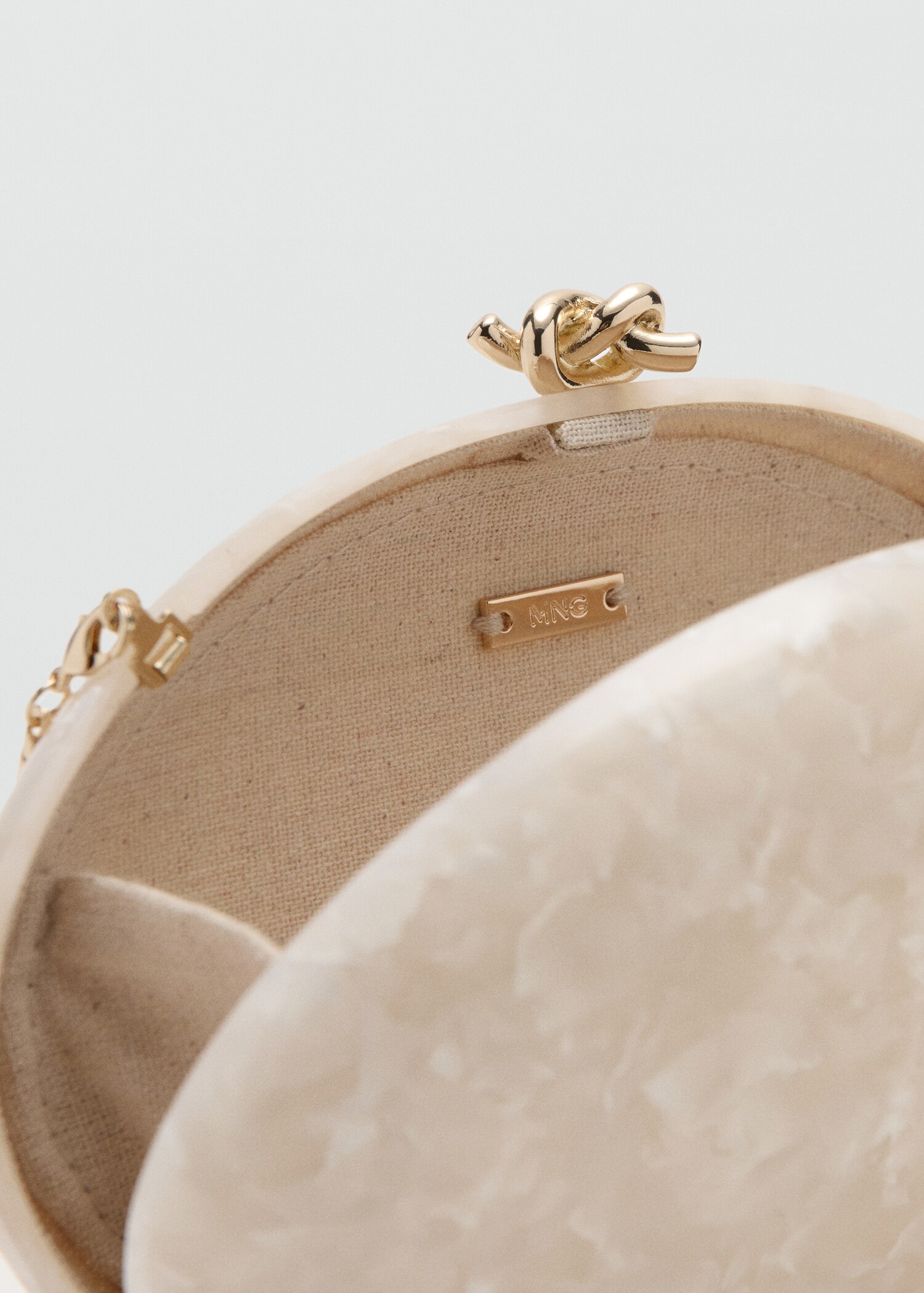 Pearl-effect clutch bag - Details of the article 1