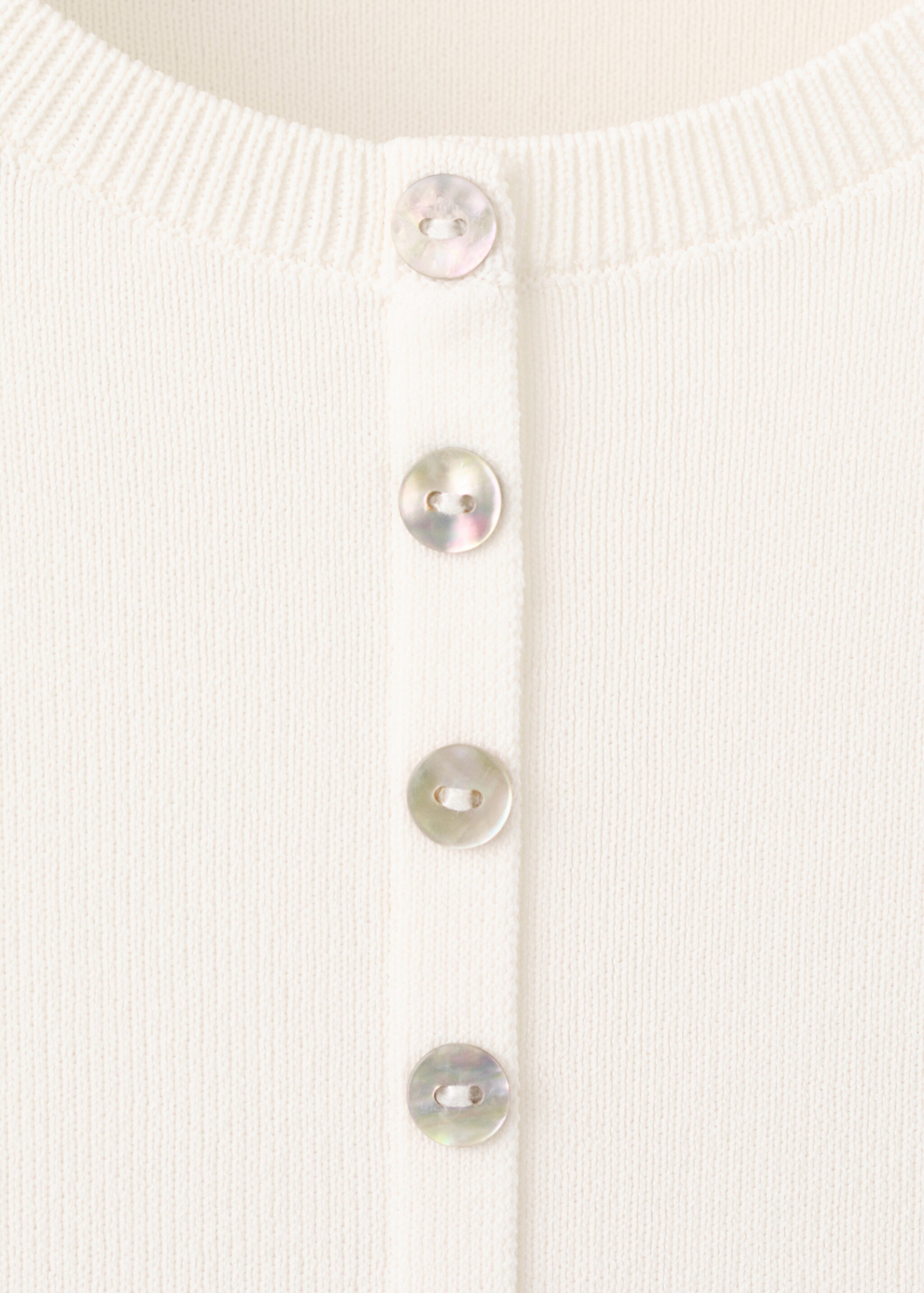 Jersey punto detalle botones - Detalle del artículo 8, Crudo. Ref: 27007150-00.