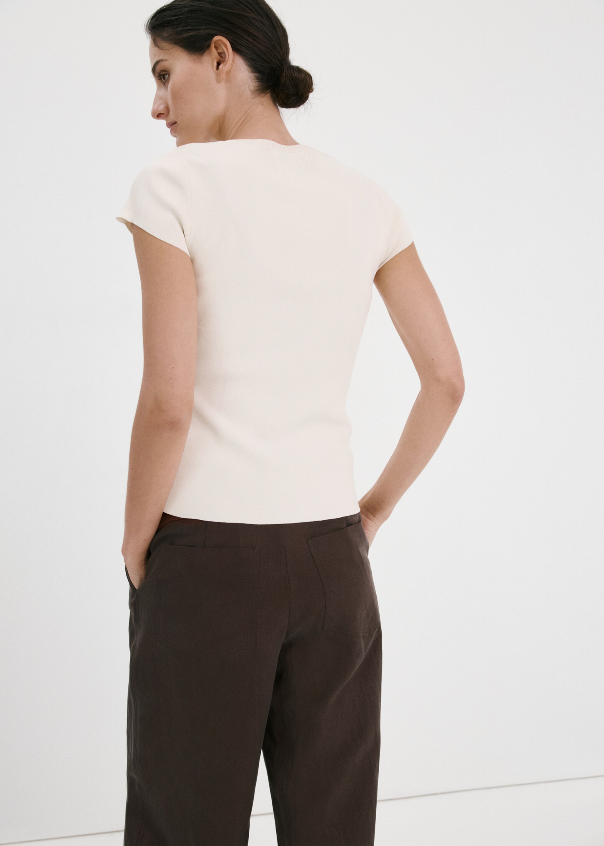 Jersey punto detalle botones - Reverso del artículo, Crudo. Ref: 27007150-00.