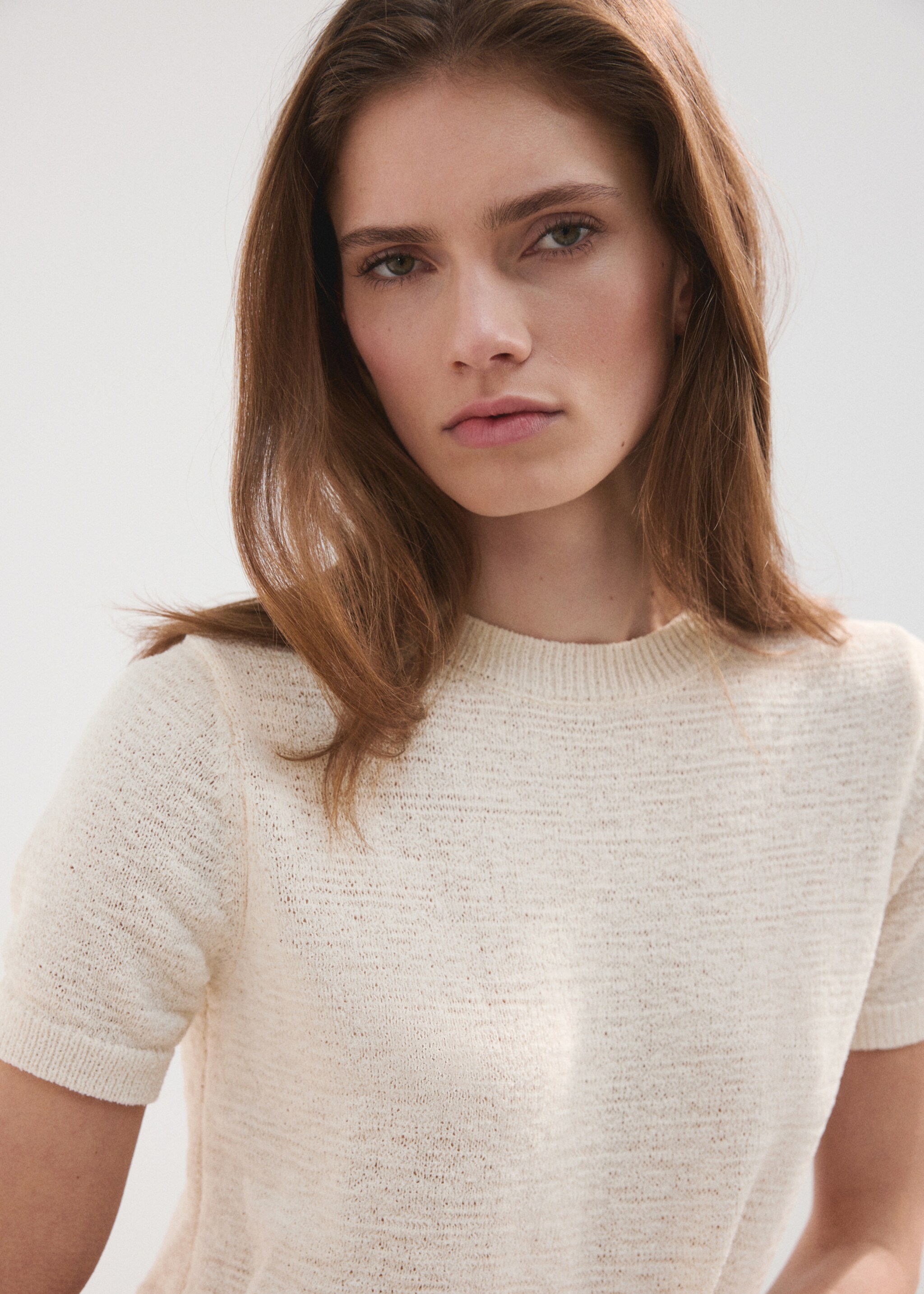 Short-sleeved knitted sweater - Details of the article 1, Ecru. Ref: 27007152-00.