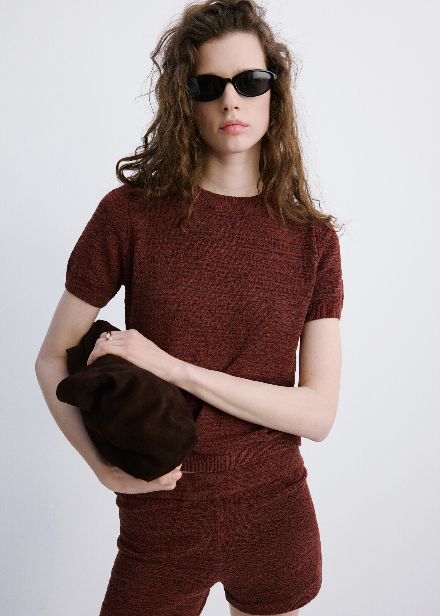 Short-sleeved knitted sweater - Medium plane