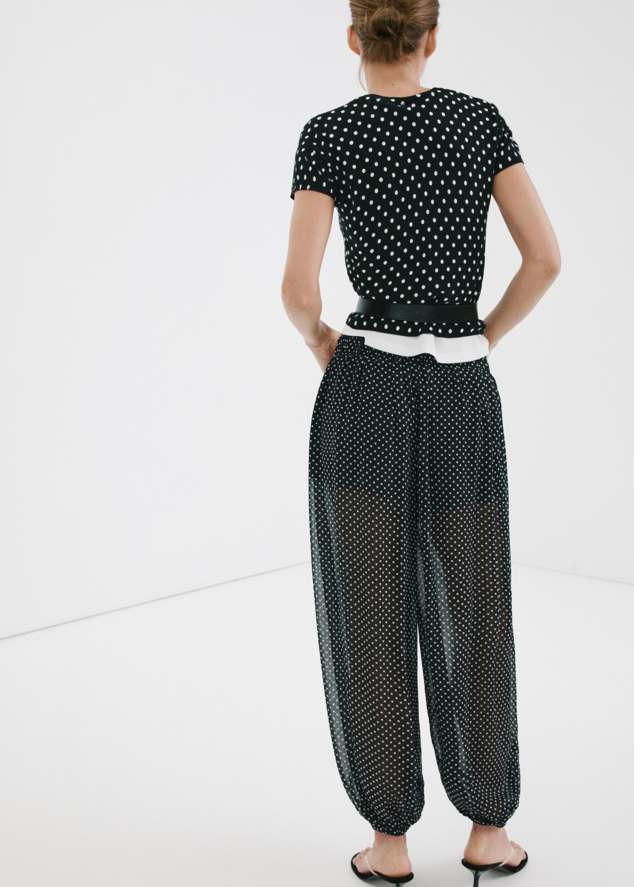 Polka-dot knitted sweater - Reverse of the article, Black. Ref: 27007154-00.