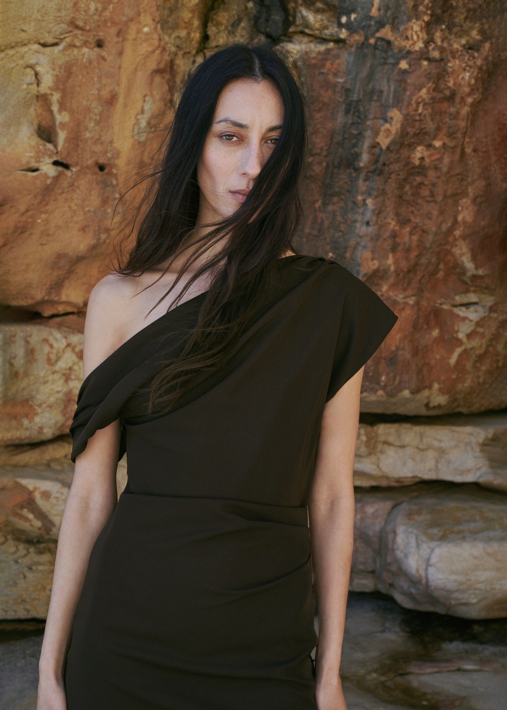 Asymmetrical pleated dress - Details of the article 1, Brown. Ref: 27007162-00.