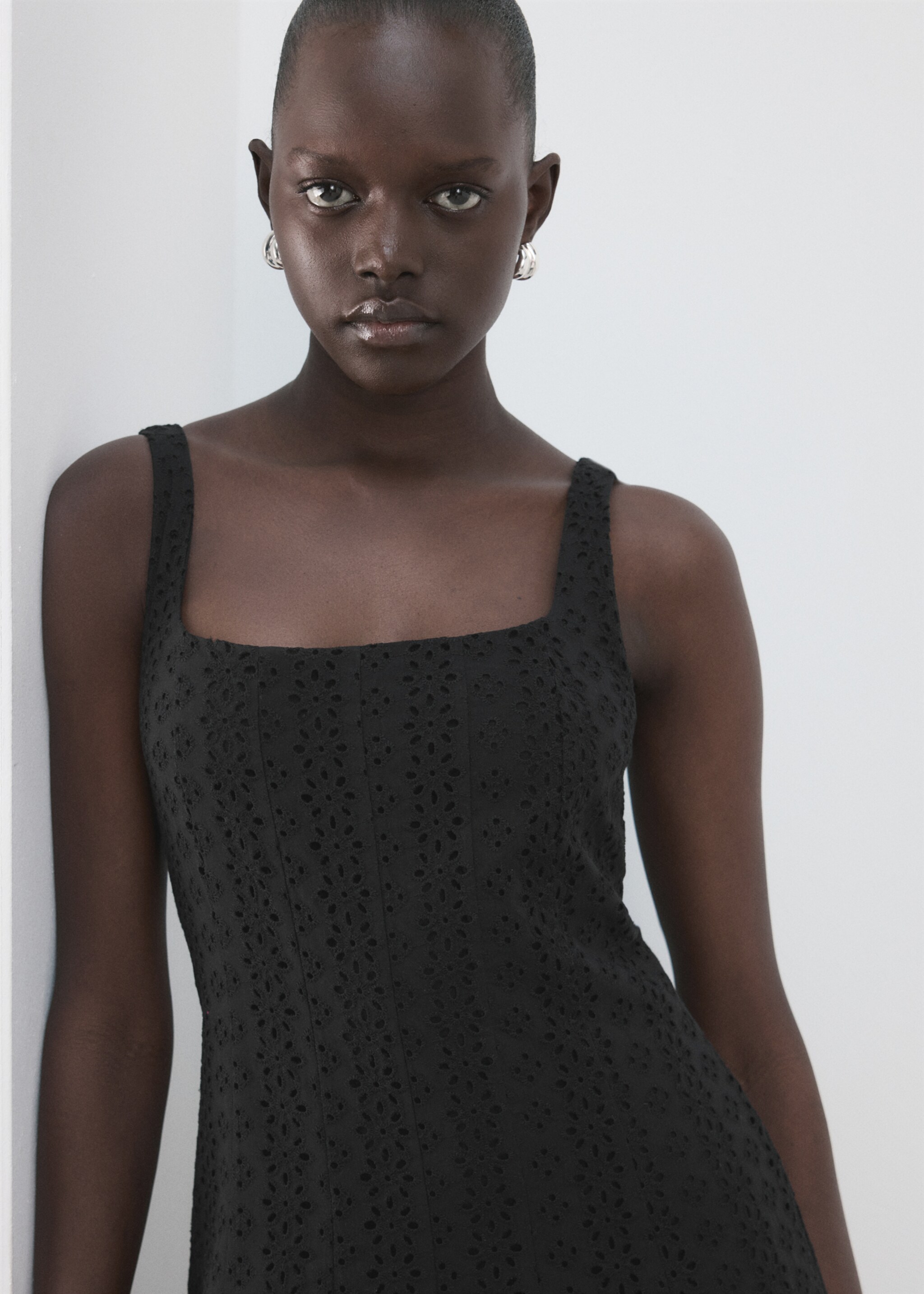 Embroidered cutwork A-line dress - Details of the article 1, Black. Ref: 27007163-00.