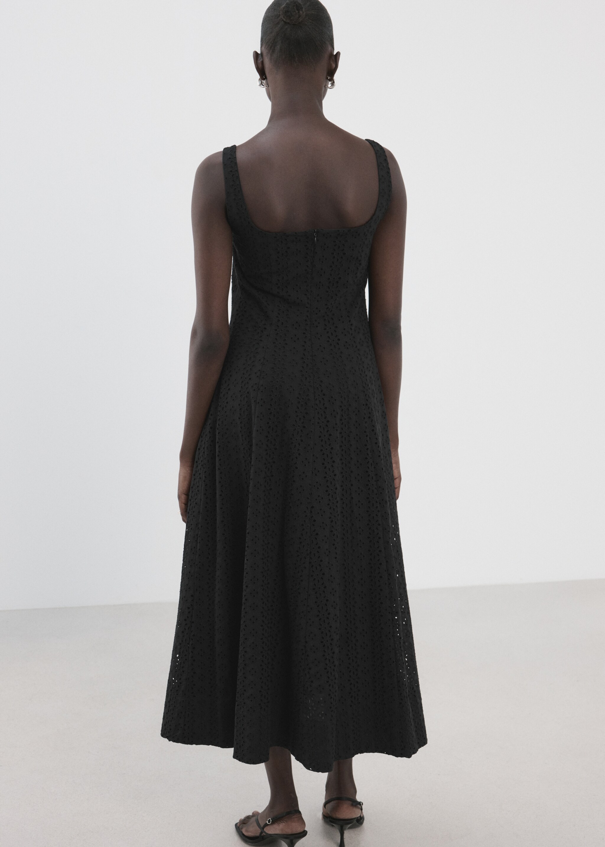 Embroidered cutwork A-line dress - Reverse of the article, Black. Ref: 27007163-00.