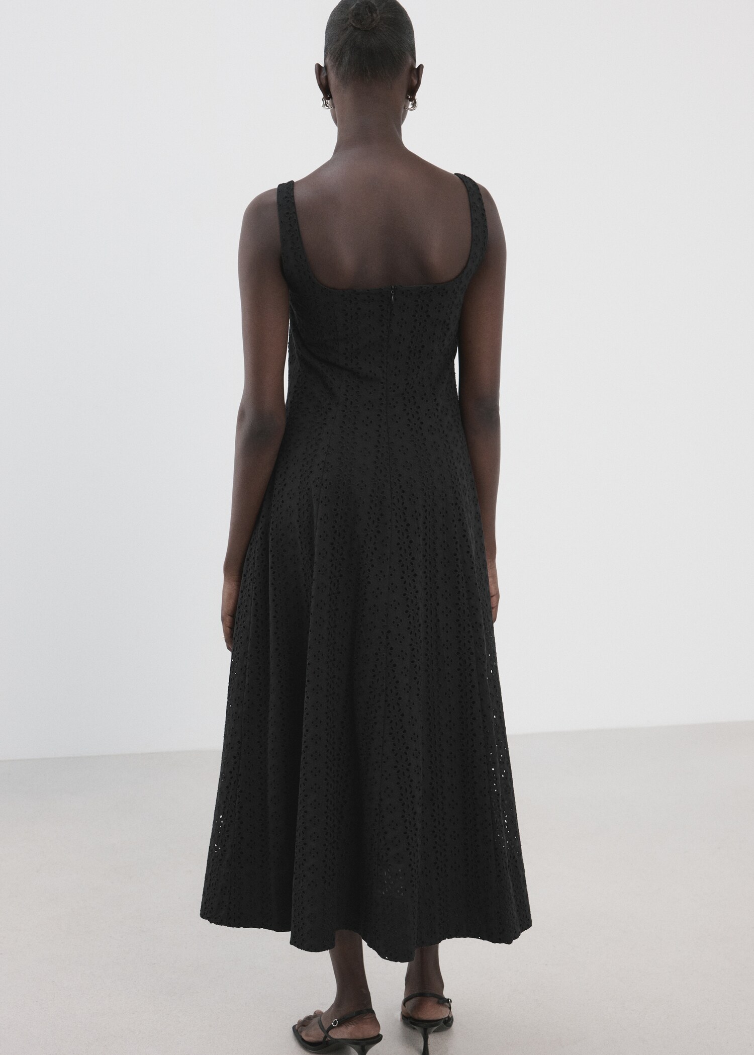 Embroidered cutwork A-line dress - Reverse of the article