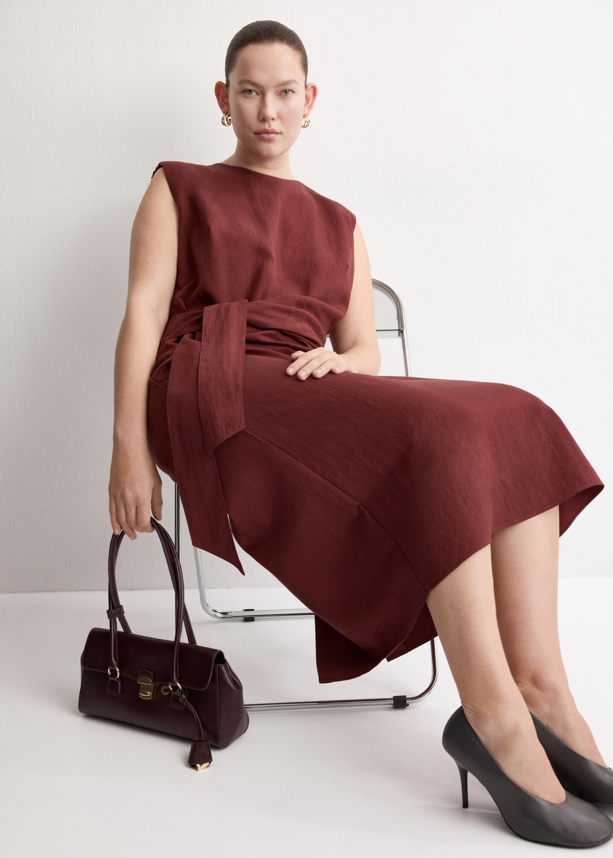 Lyocell dress with knot detail - Details of the article 4, Wine. Ref: 27007165-00.