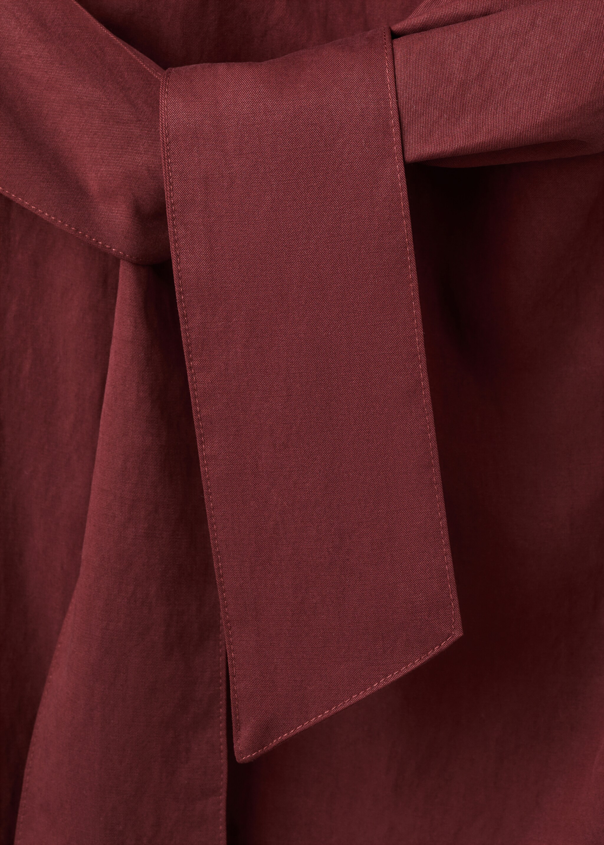 Lyocell dress with knot detail - Details of the article 8, Wine. Ref: 27007165-00.