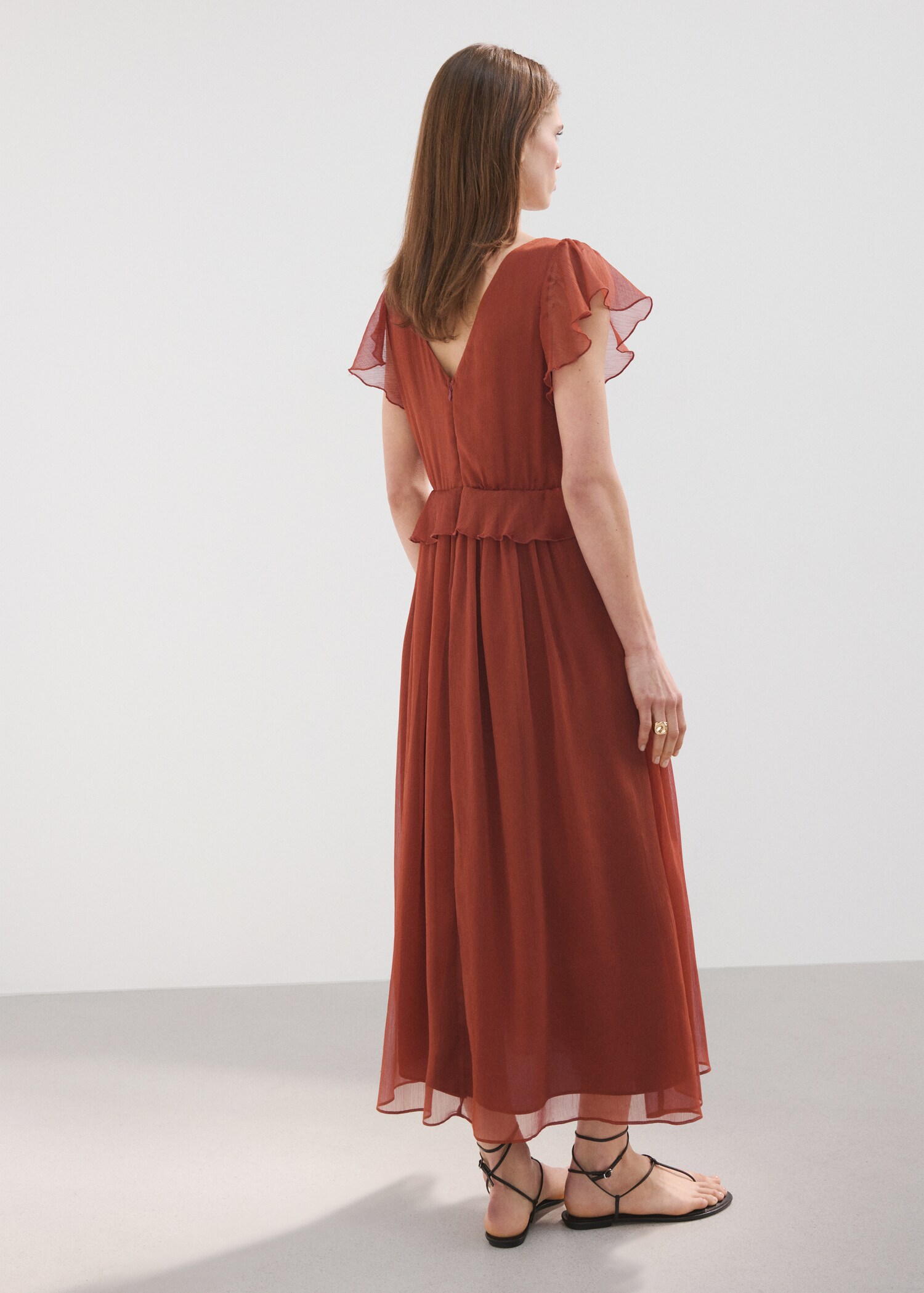 Long ruffled dress - Reverse of the article