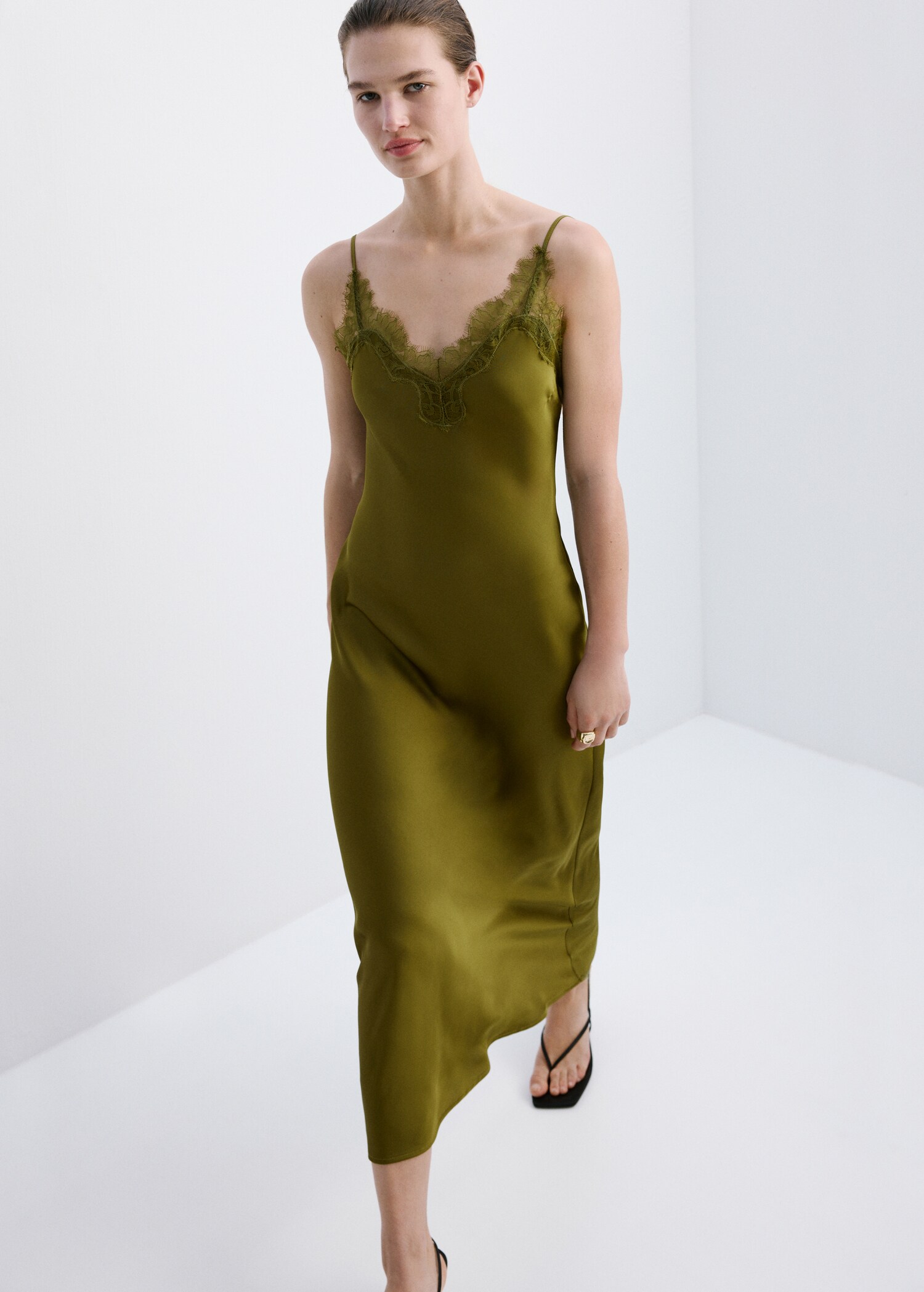 Robe style lingerie satinée - Plan moyen