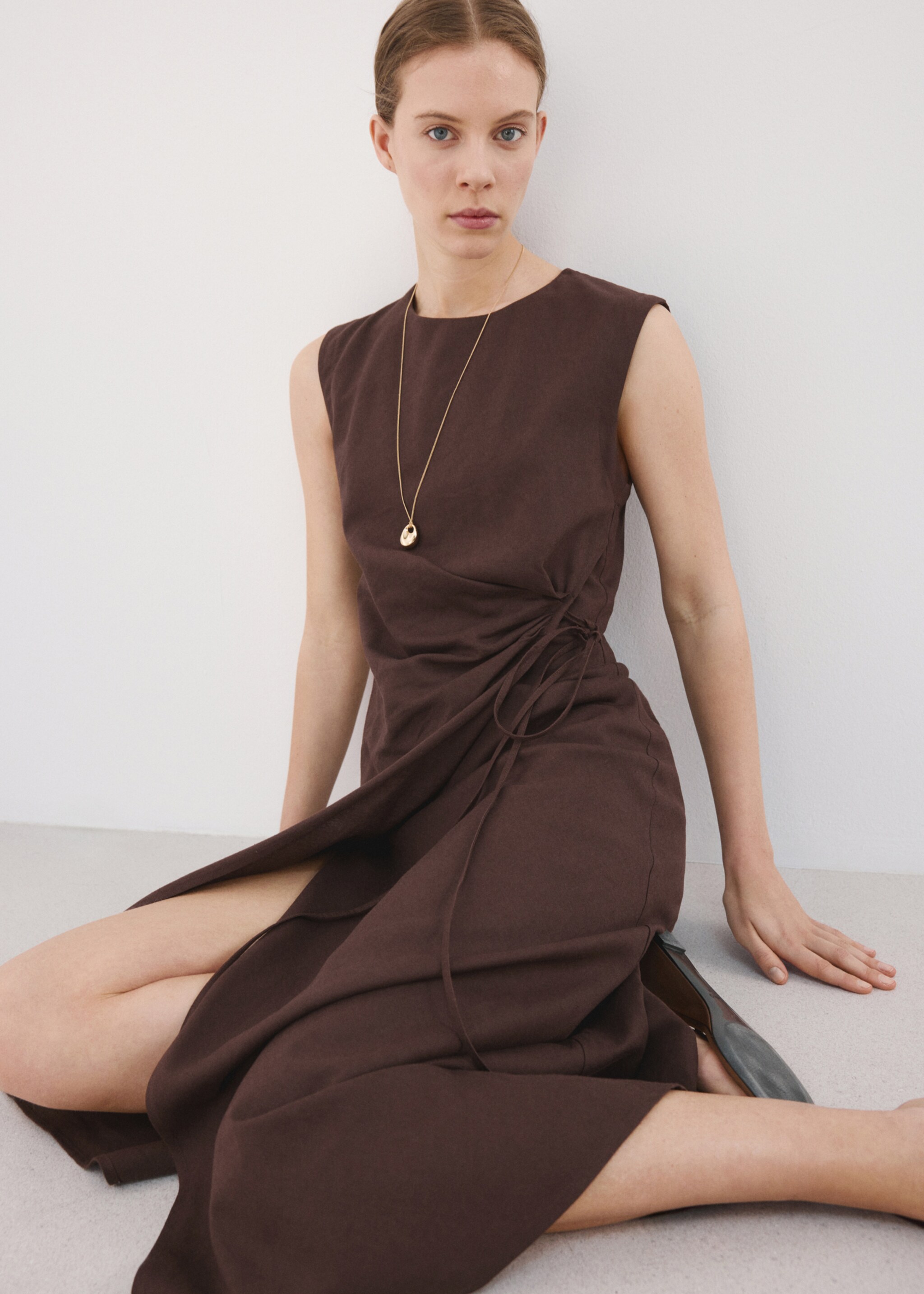Wrap midi-dress with knot - Details of the article 1, Chocolate. Ref: 27007171-00.
