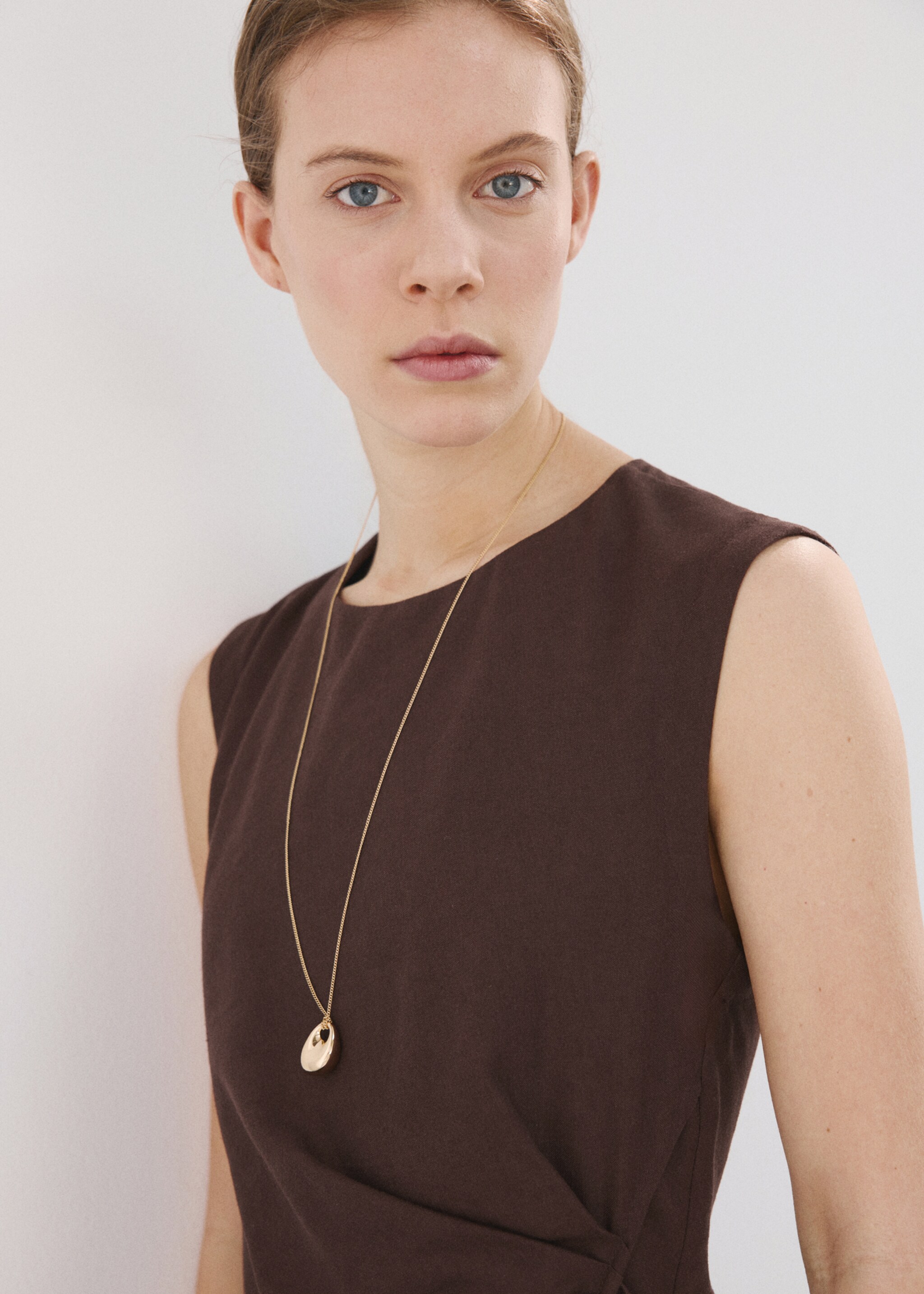 Wrap midi-dress with knot - Details of the article 2, Chocolate. Ref: 27007171-00.