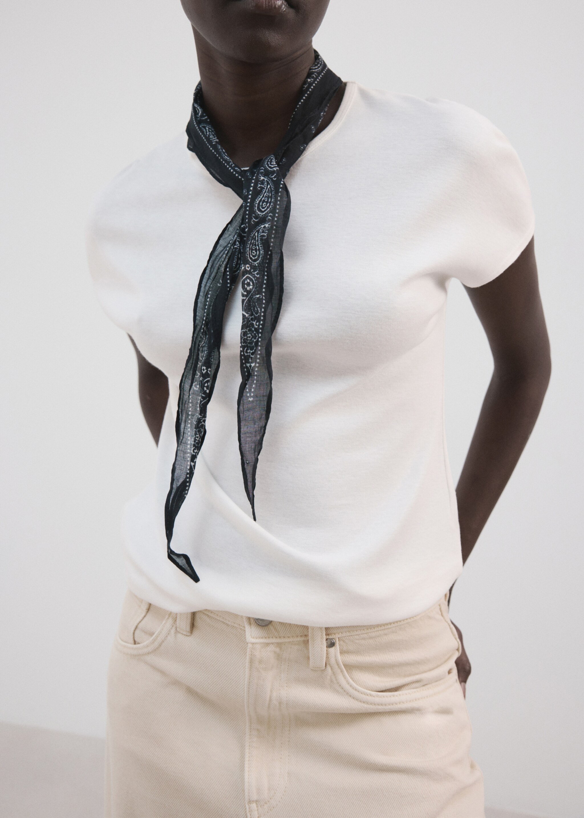 تي شيرت بكم قصير من القطن المختلط - تفاصيل المنتج 6, سكري. Ref: 27007805-00.