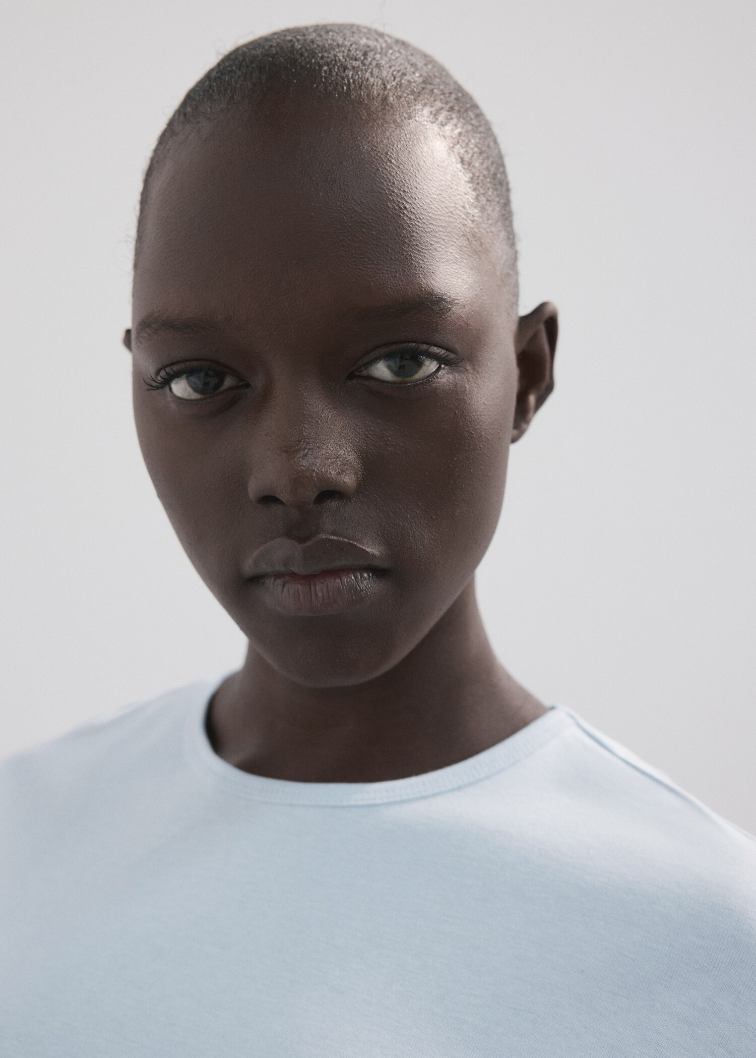 تي شيرت بكم قصير من القطن المختلط - تفاصيل المنتج 1