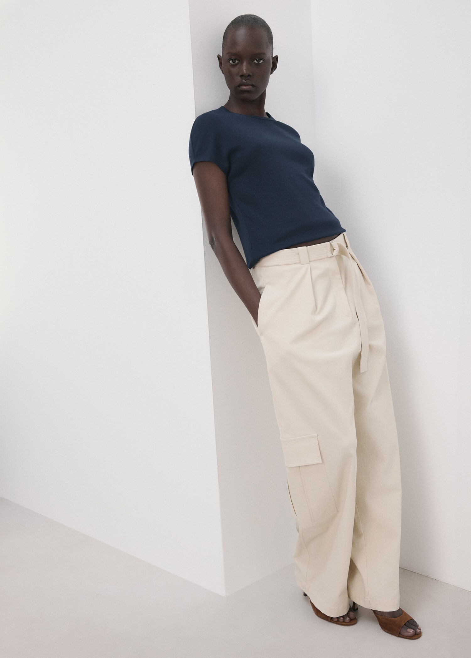 تي شيرت بكم قصير من القطن المختلط - تفاصيل المنتج 2