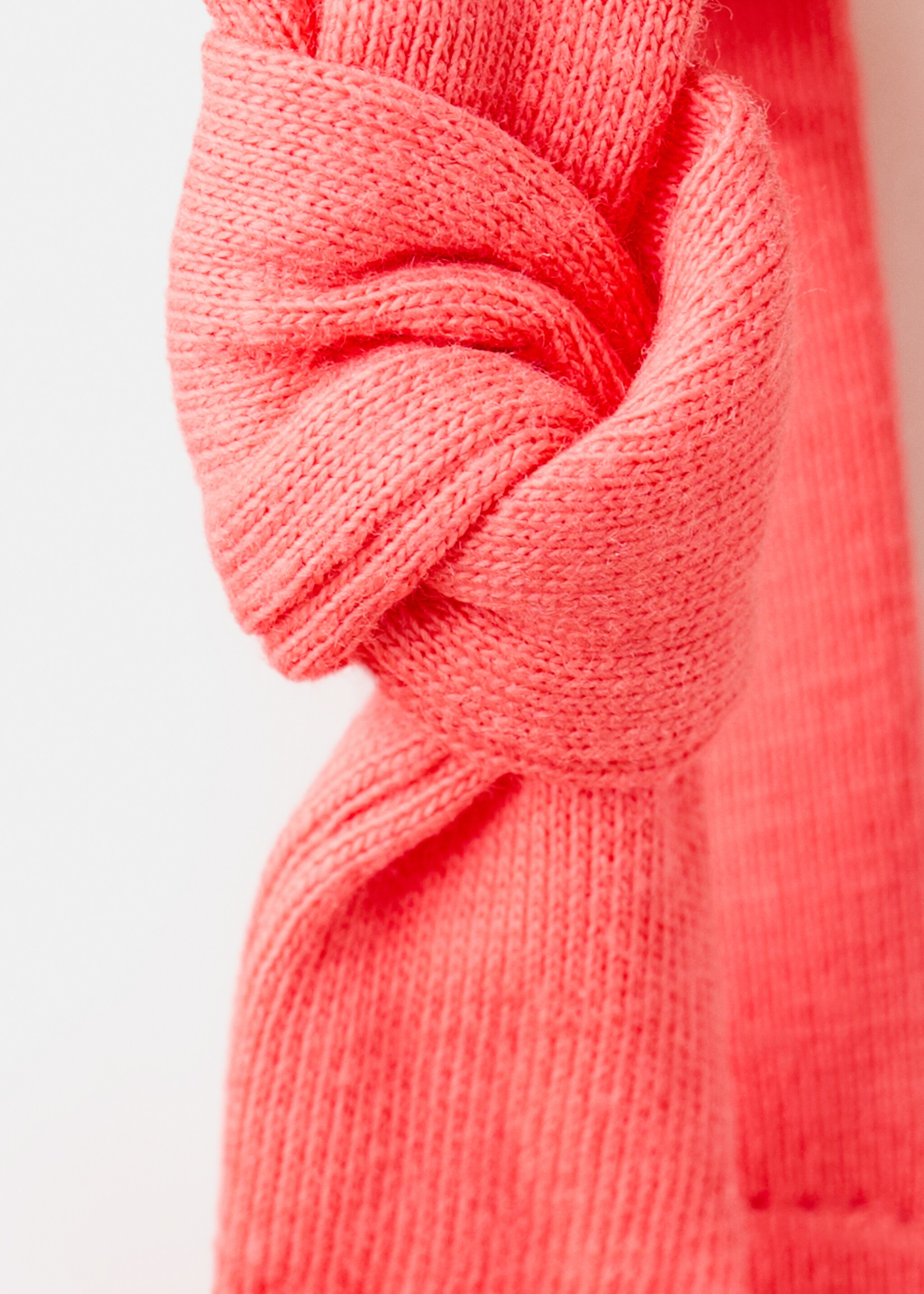 Off-the-shoulder cotton T-shirt - Details of the article 8, Coral Red. Ref: 27007931-00.