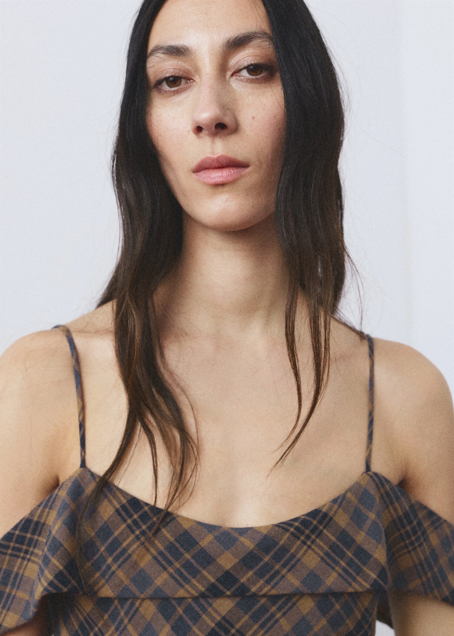 Check asymmetrical dress - Details of the article 1