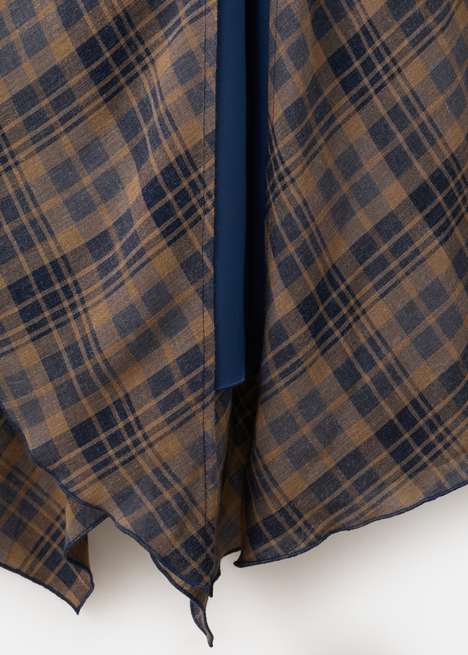 Check asymmetrical dress - Details of the article 8