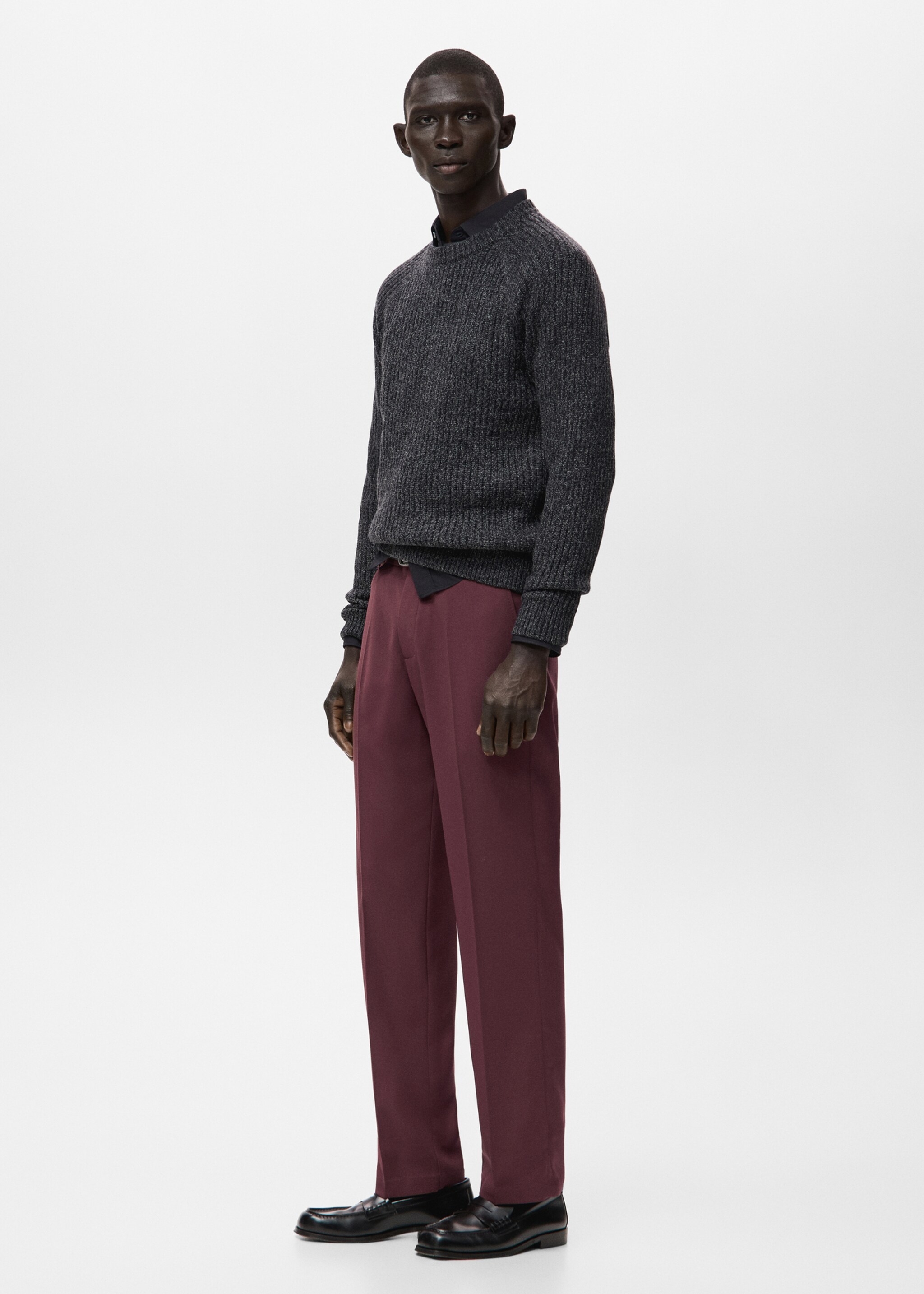 Fluid regular-fit trousers - Details of the article 2, Burgundy. Ref: 27011194-00.